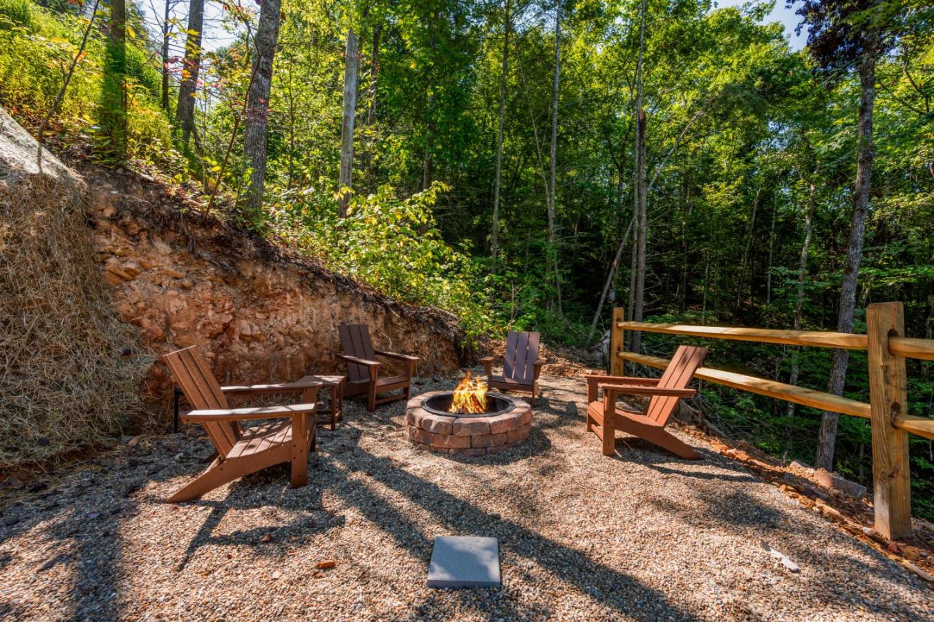 Honeyscape Treehouse HotTub Intimate Getaway Firepit