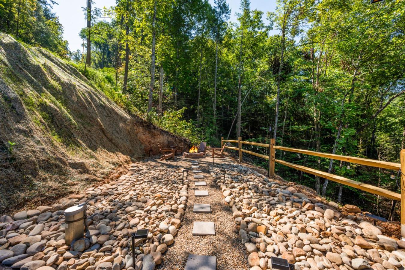 Honeyscape Treehouse HotTub Intimate Getaway Firepit