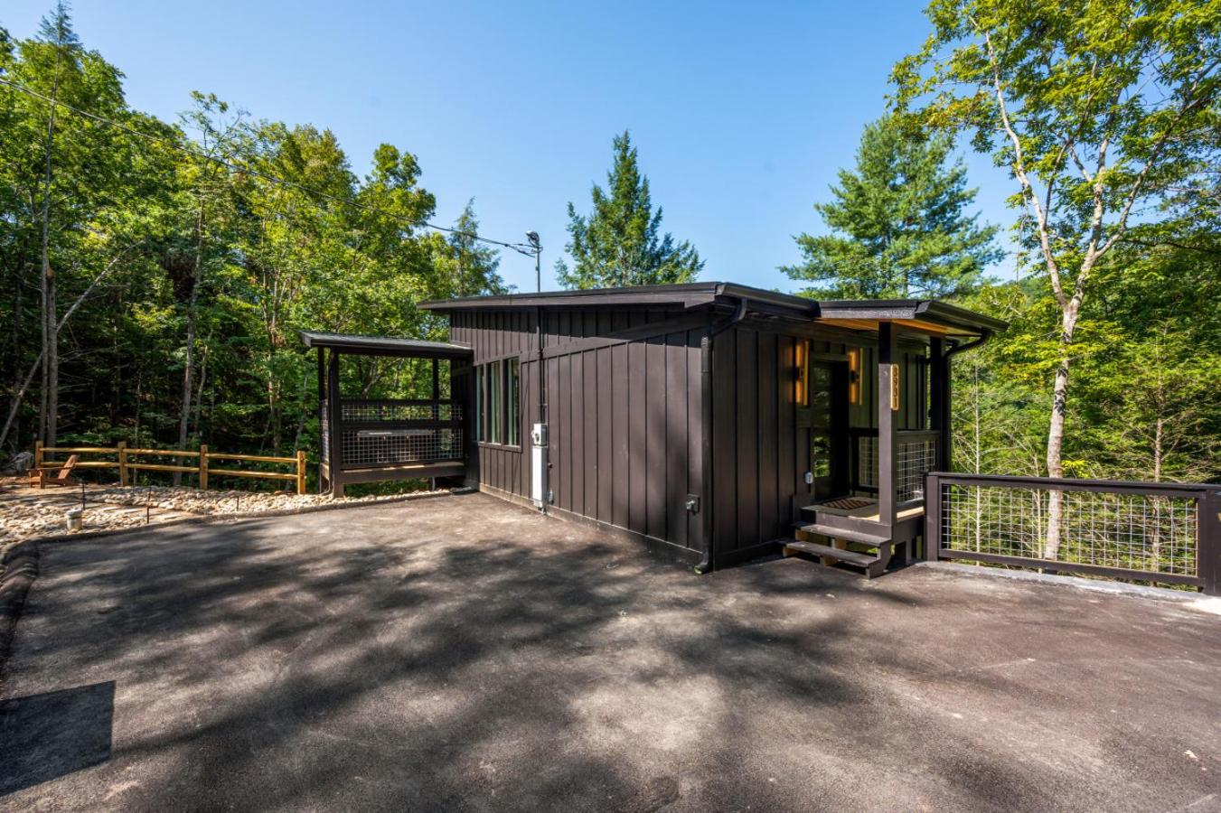 Honeyscape Treehouse HotTub Intimate Getaway Firepit