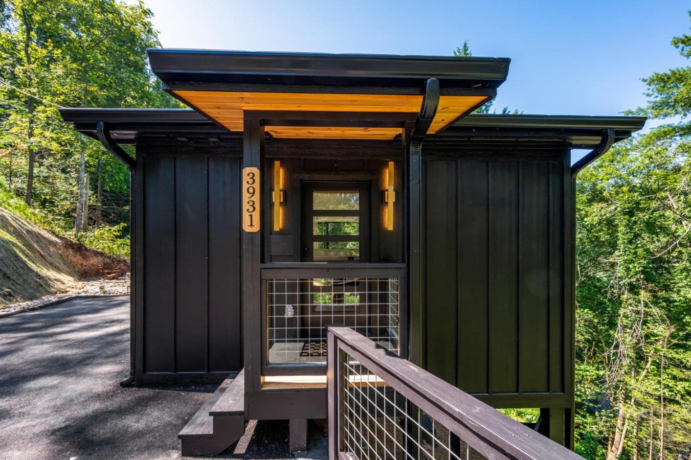 Honeyscape Treehouse HotTub Intimate Getaway Firepit