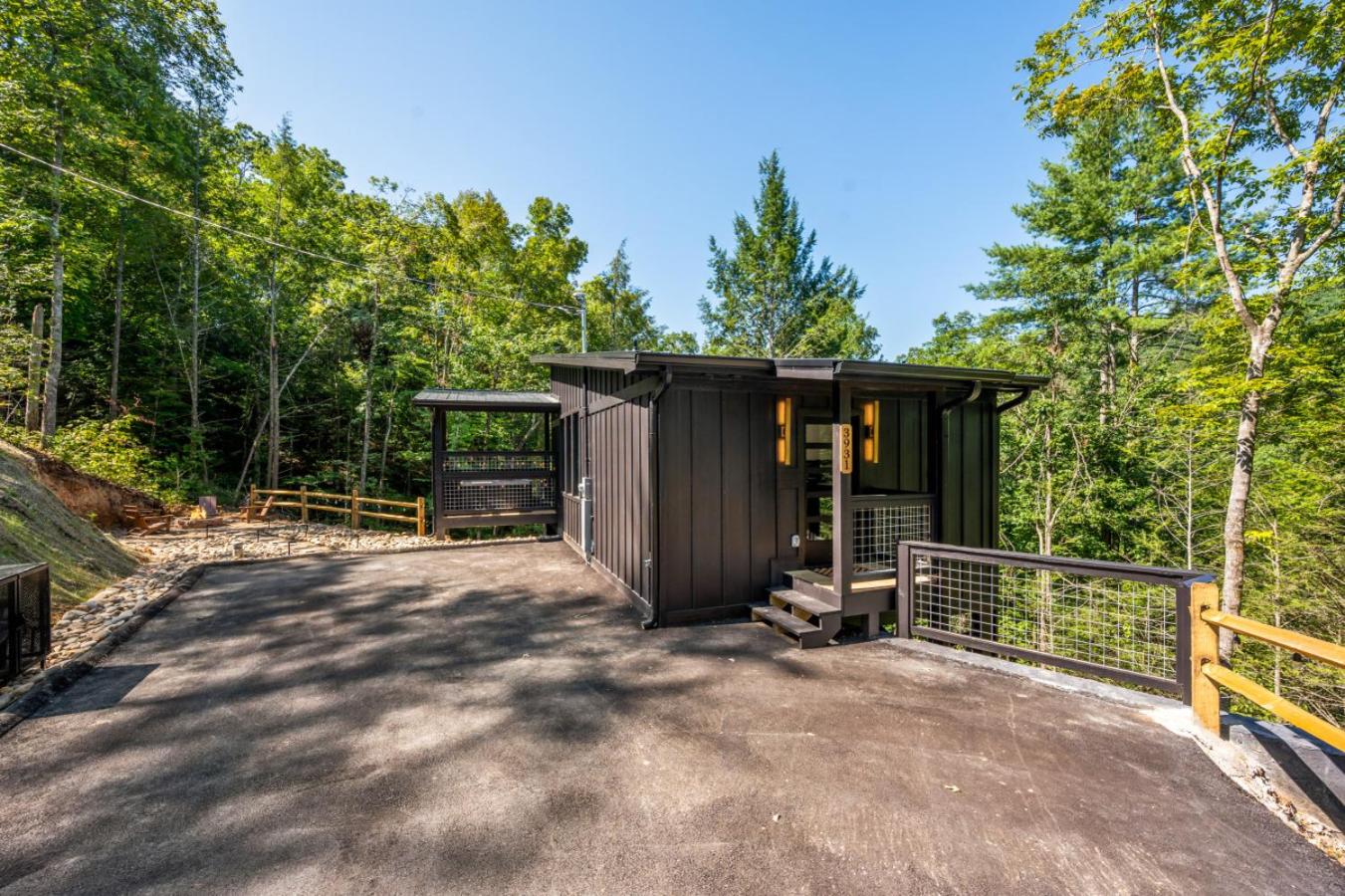 Honeyscape Treehouse HotTub Intimate Getaway Firepit