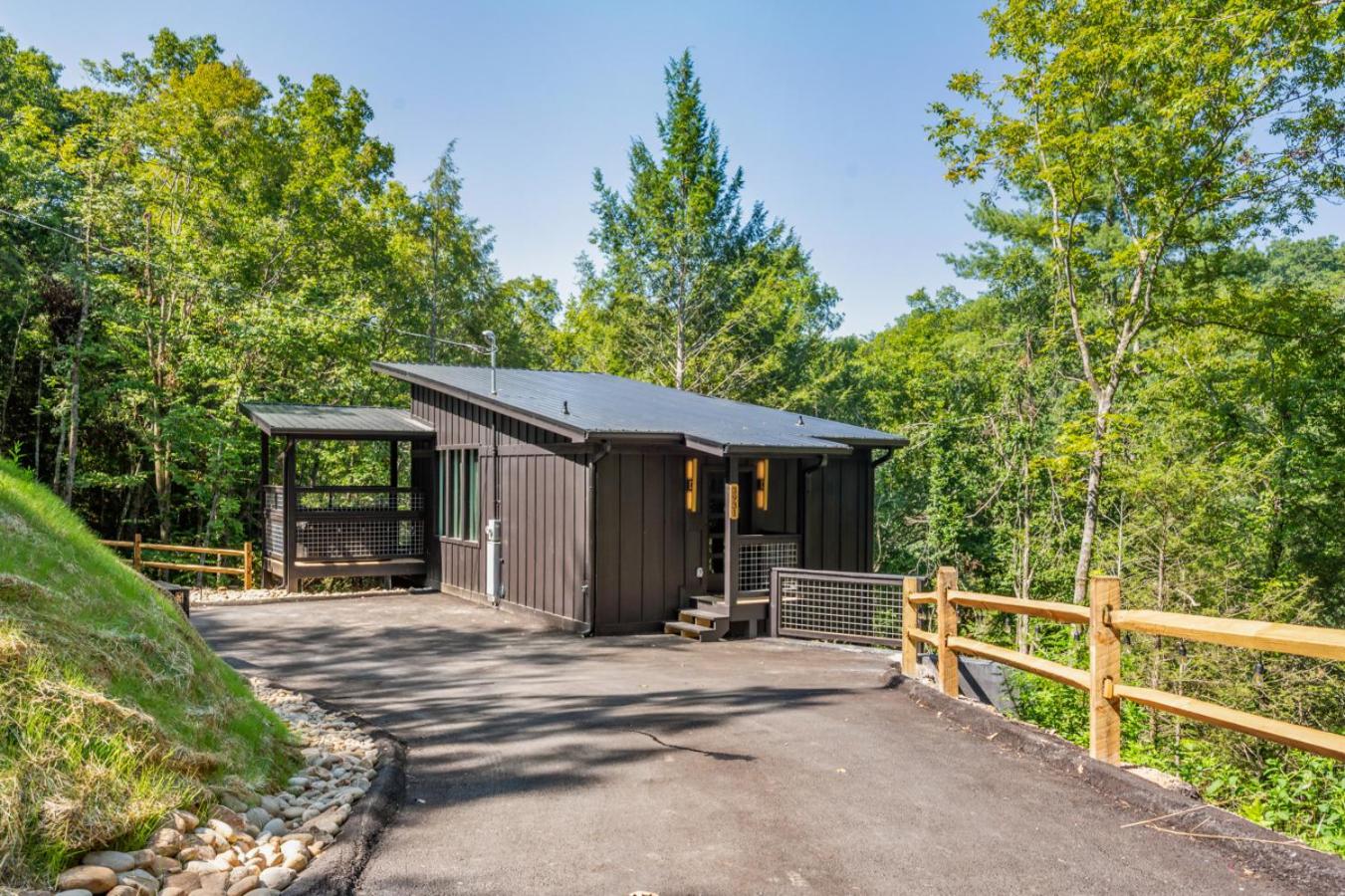 Honeyscape Treehouse HotTub Intimate Getaway Firepit