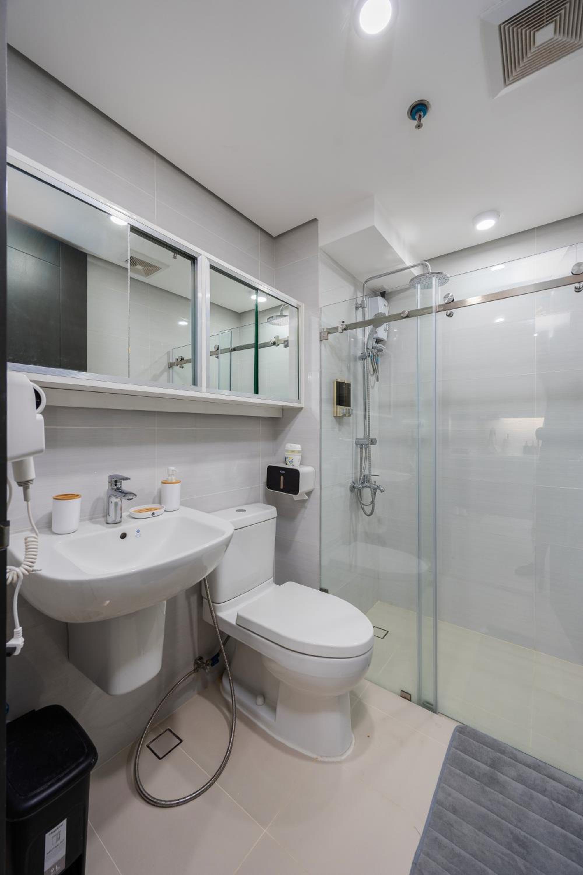 30sqm studio, Queen sized bed, 15th floor, Baseline Prestige Fuente Osmeña Cebu City