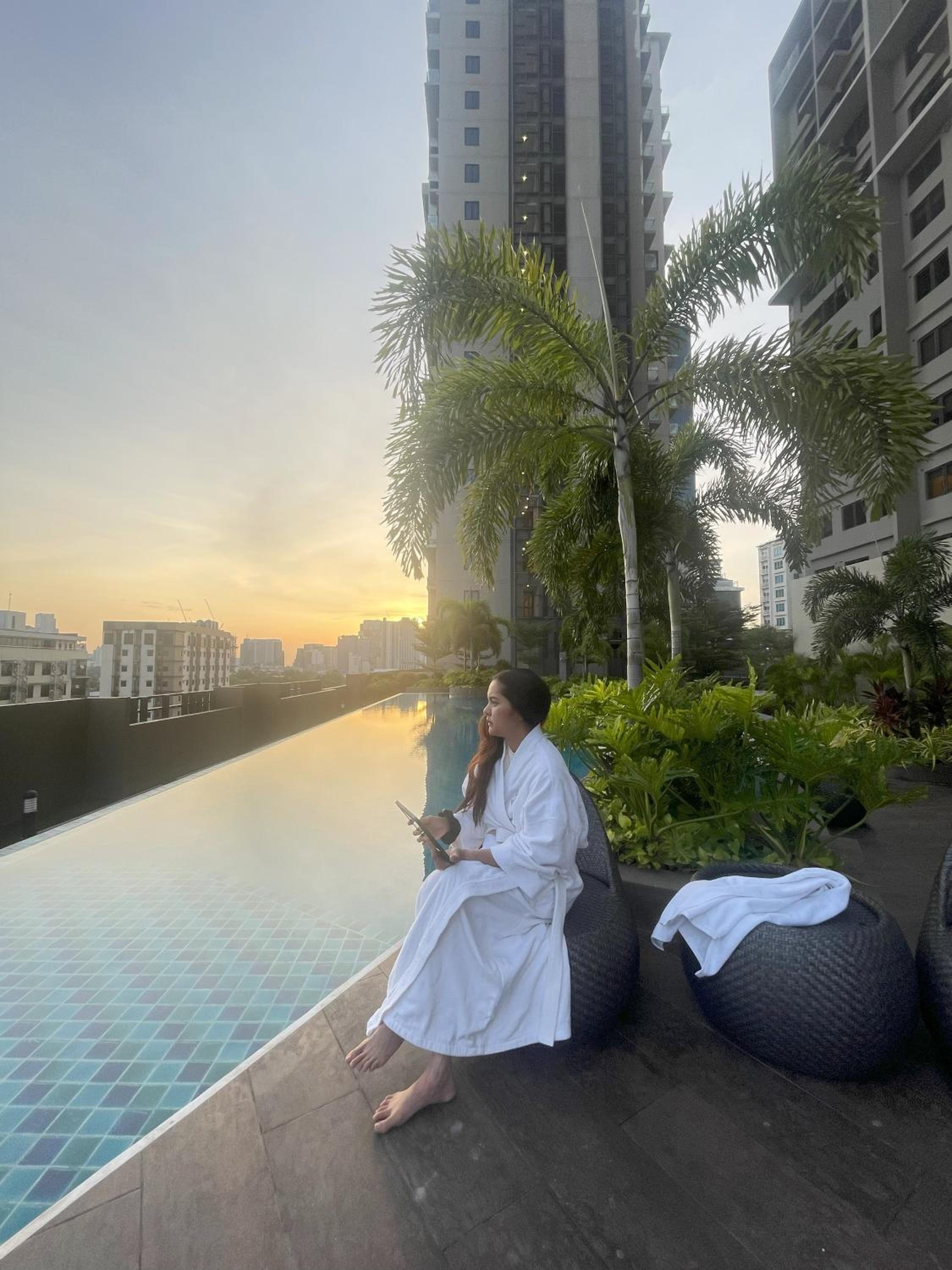 30sqm studio, Queen sized bed, 15th floor, Baseline Prestige Fuente Osmeña Cebu City