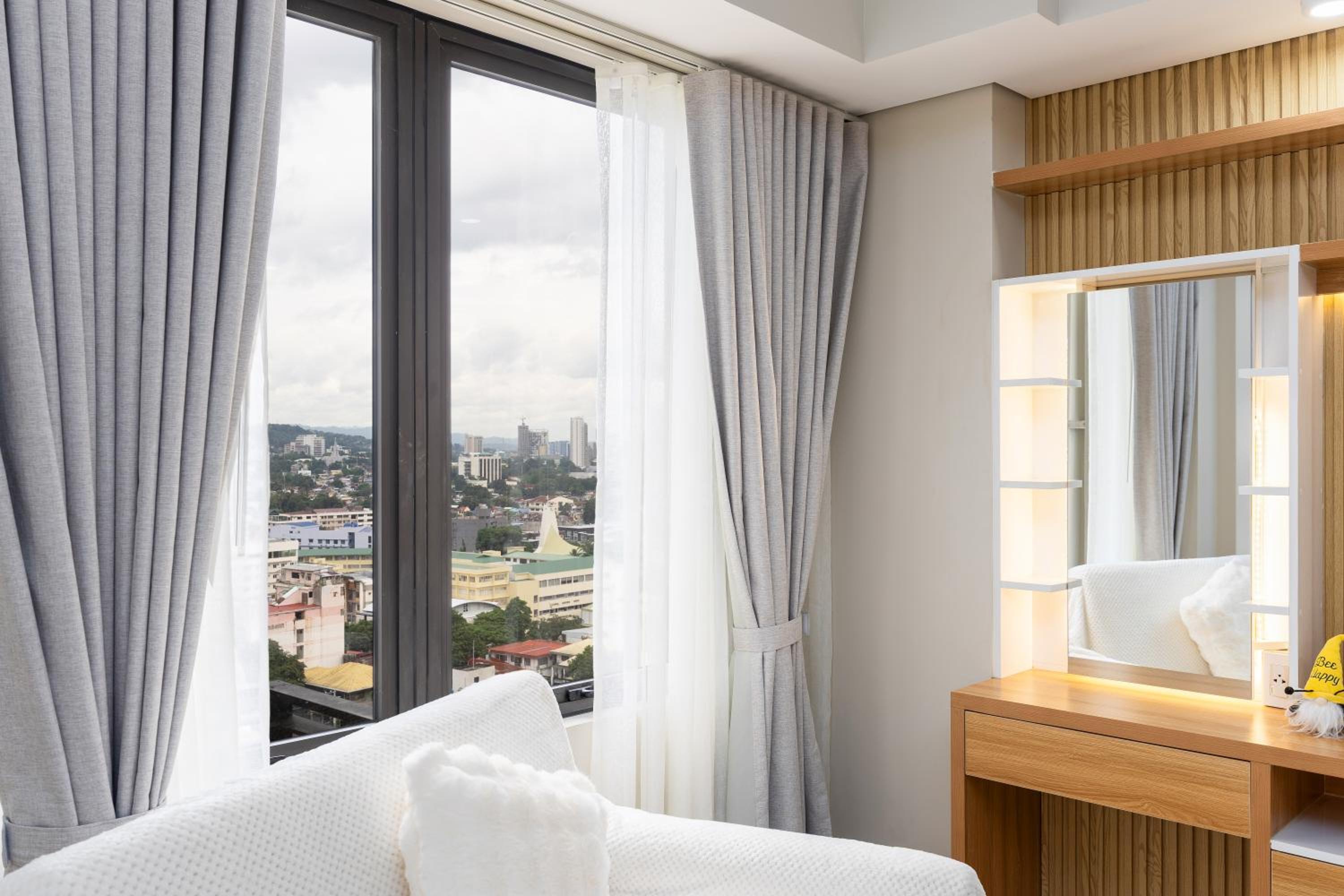 30sqm studio, Queen sized bed, 15th floor, Baseline Prestige Fuente Osmeña Cebu City