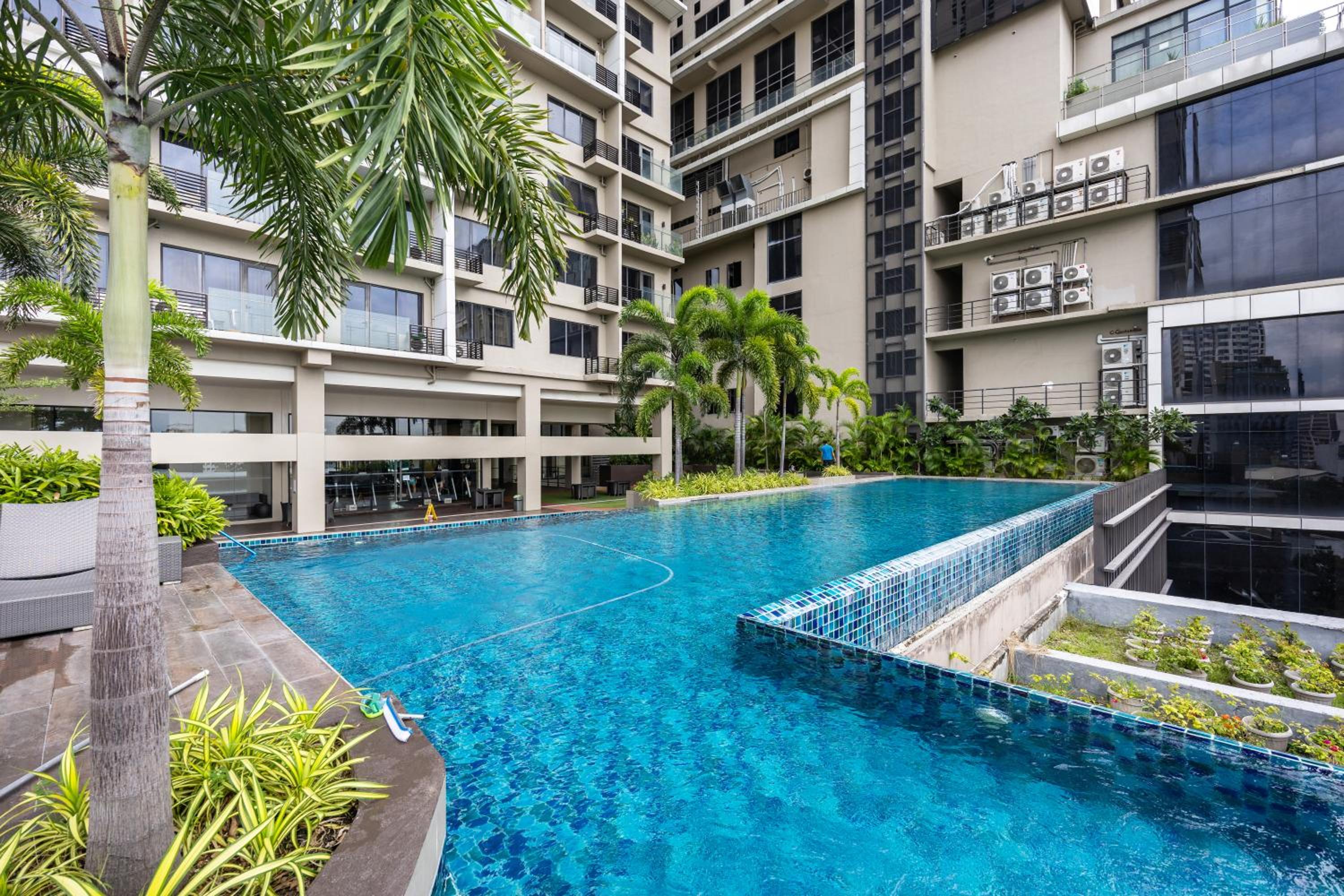30sqm studio, Queen sized bed, 15th floor, Baseline Prestige Fuente Osmeña Cebu City