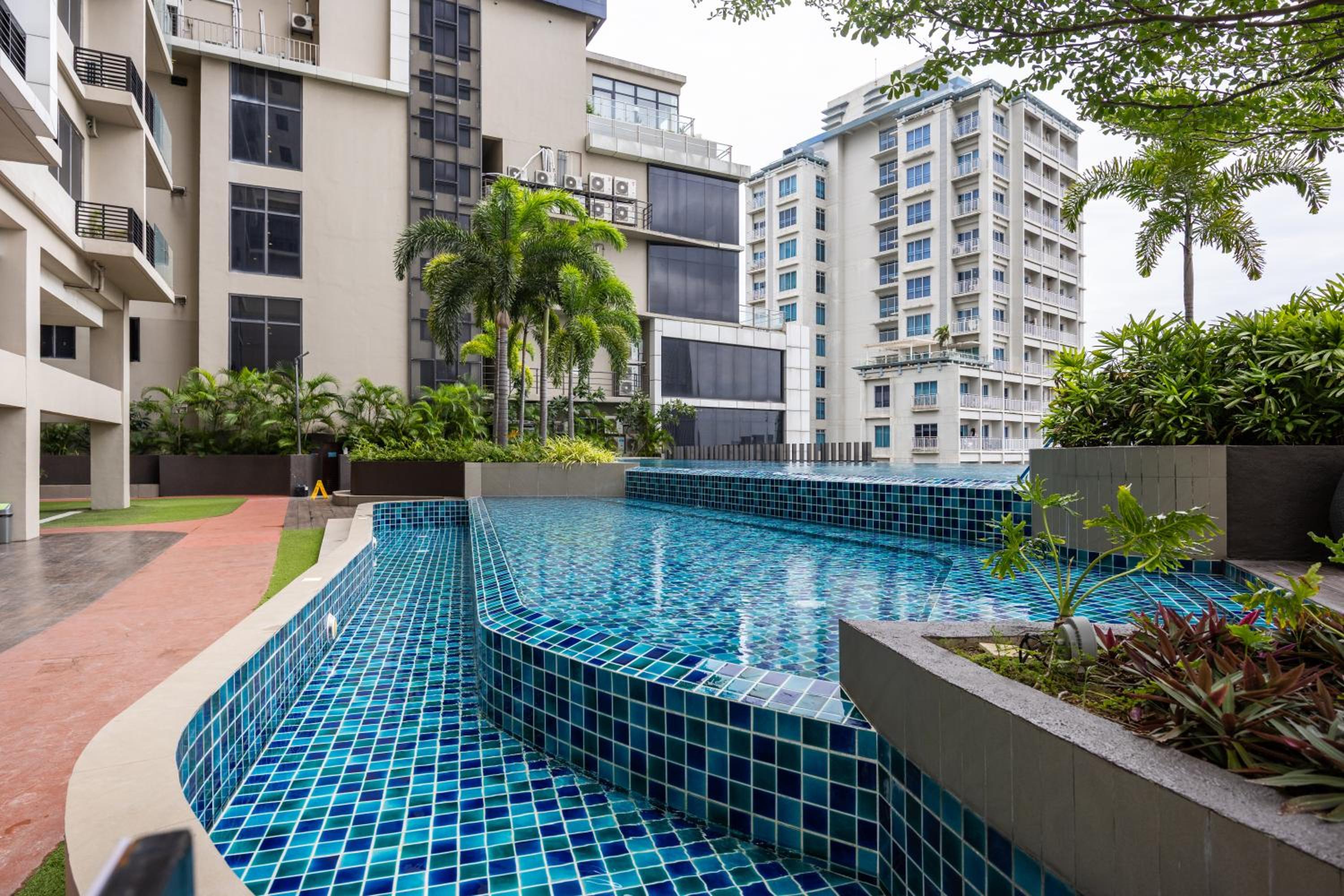 30sqm studio, Queen sized bed, 15th floor, Baseline Prestige Fuente Osmeña Cebu City