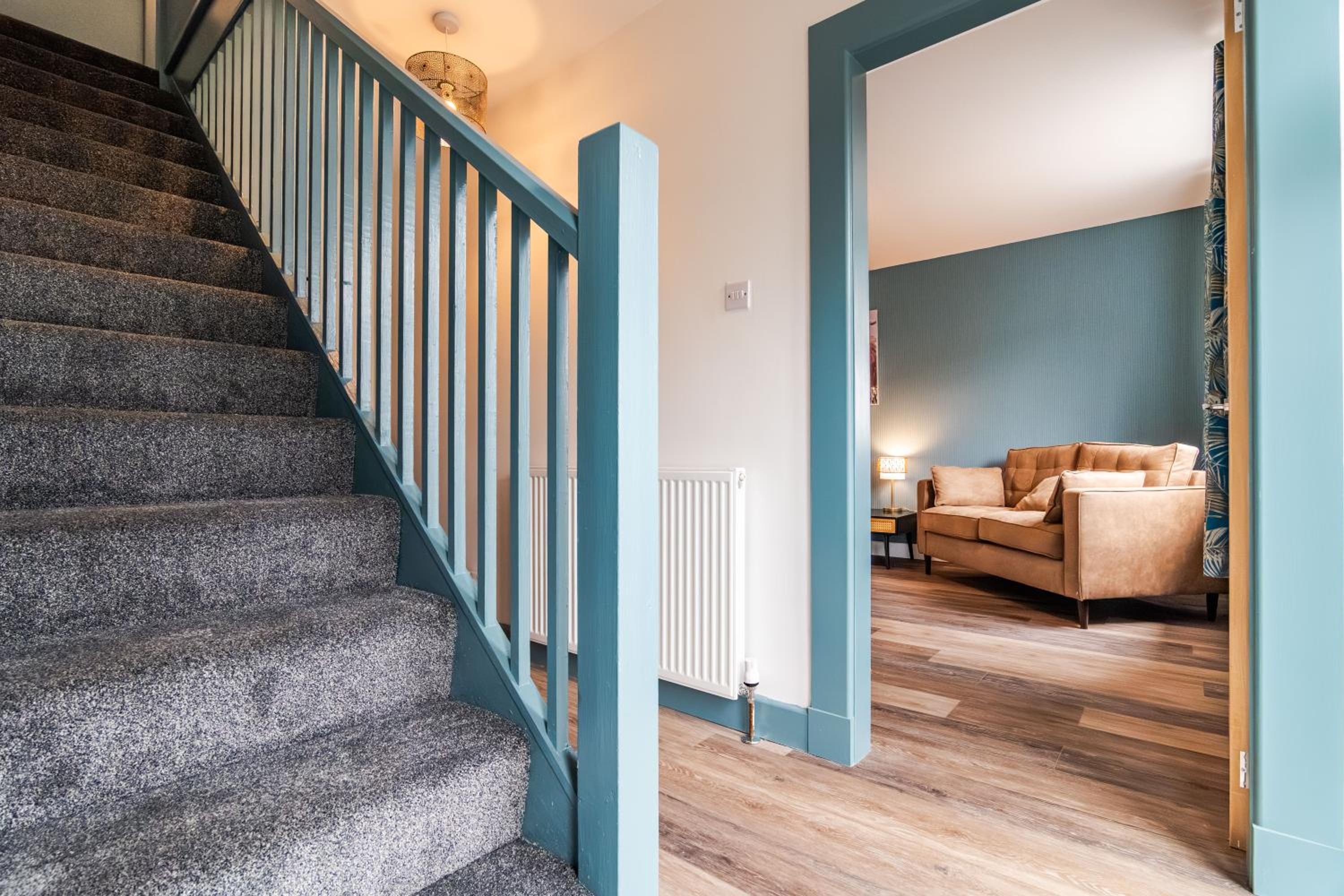 2Bed House-Free Parking- by Holiday Homes