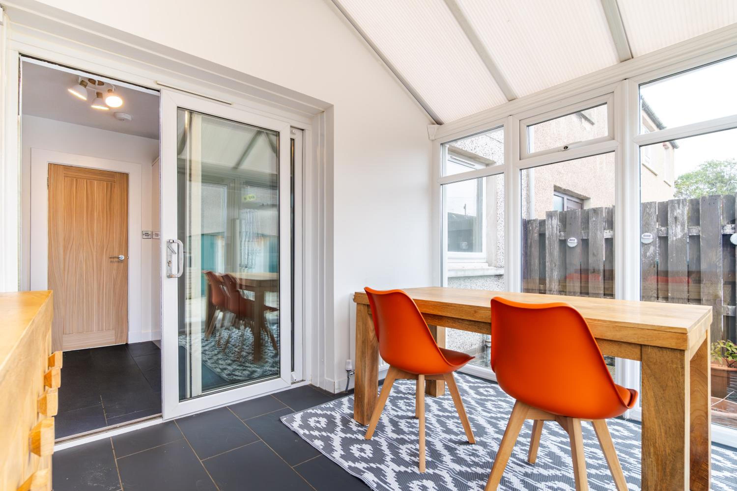 2Bed House-Free Parking- by Holiday Homes