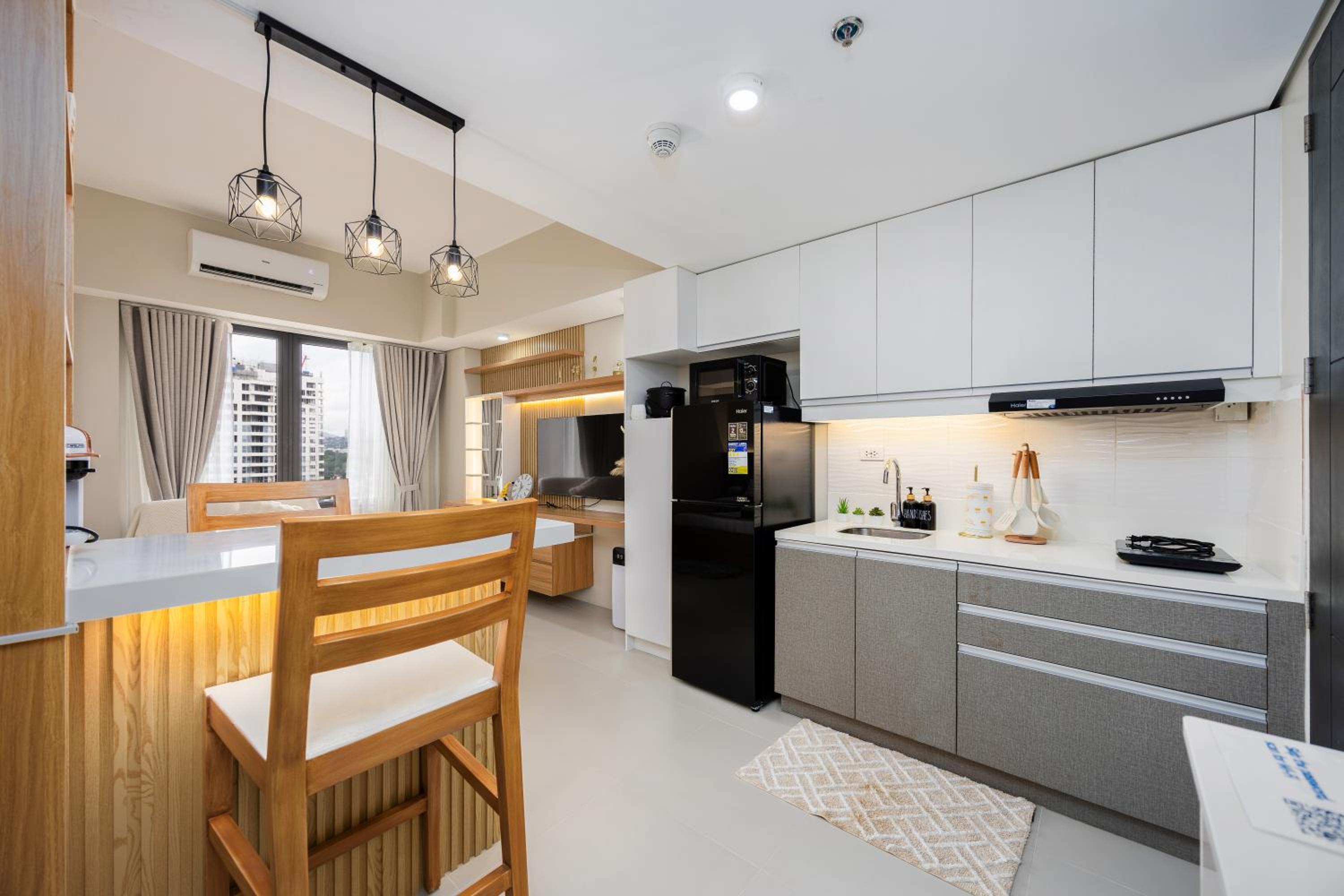 30sqm studio, Queen sized bed, 15th floor, Baseline Prestige Fuente Osmeña Cebu City