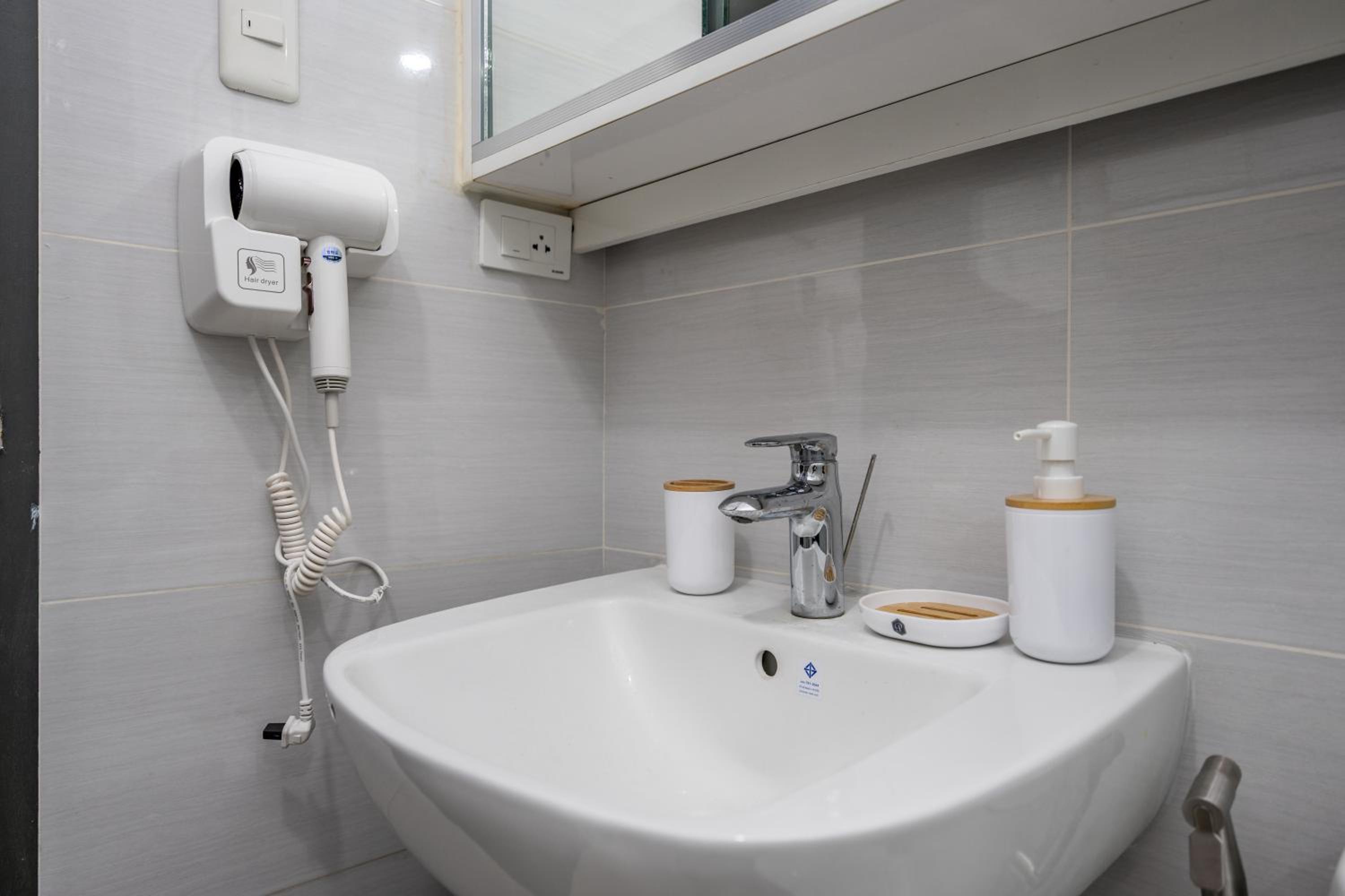 30sqm studio, Queen sized bed, 15th floor, Baseline Prestige Fuente Osmeña Cebu City