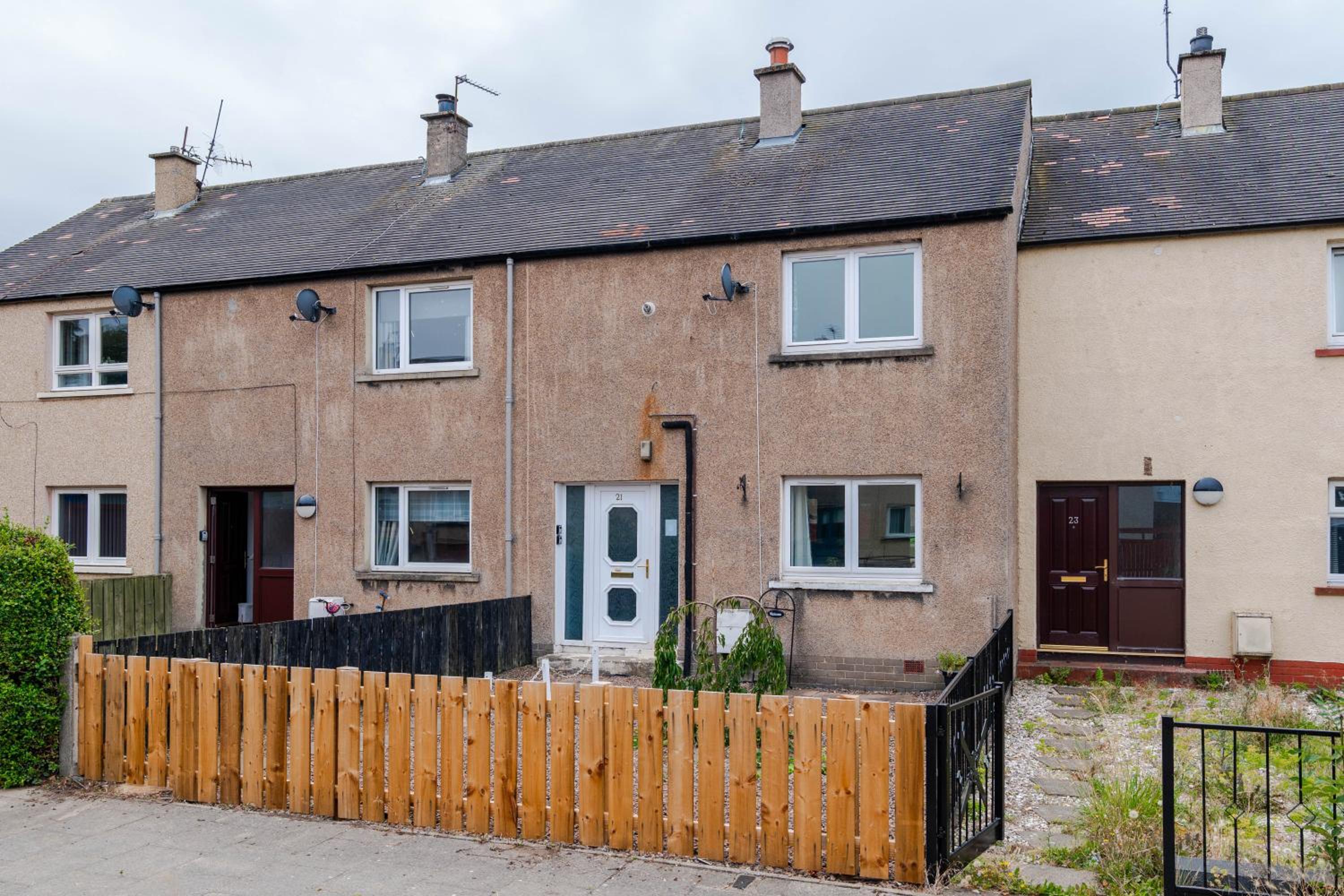 2Bed House-Free Parking- by Holiday Homes