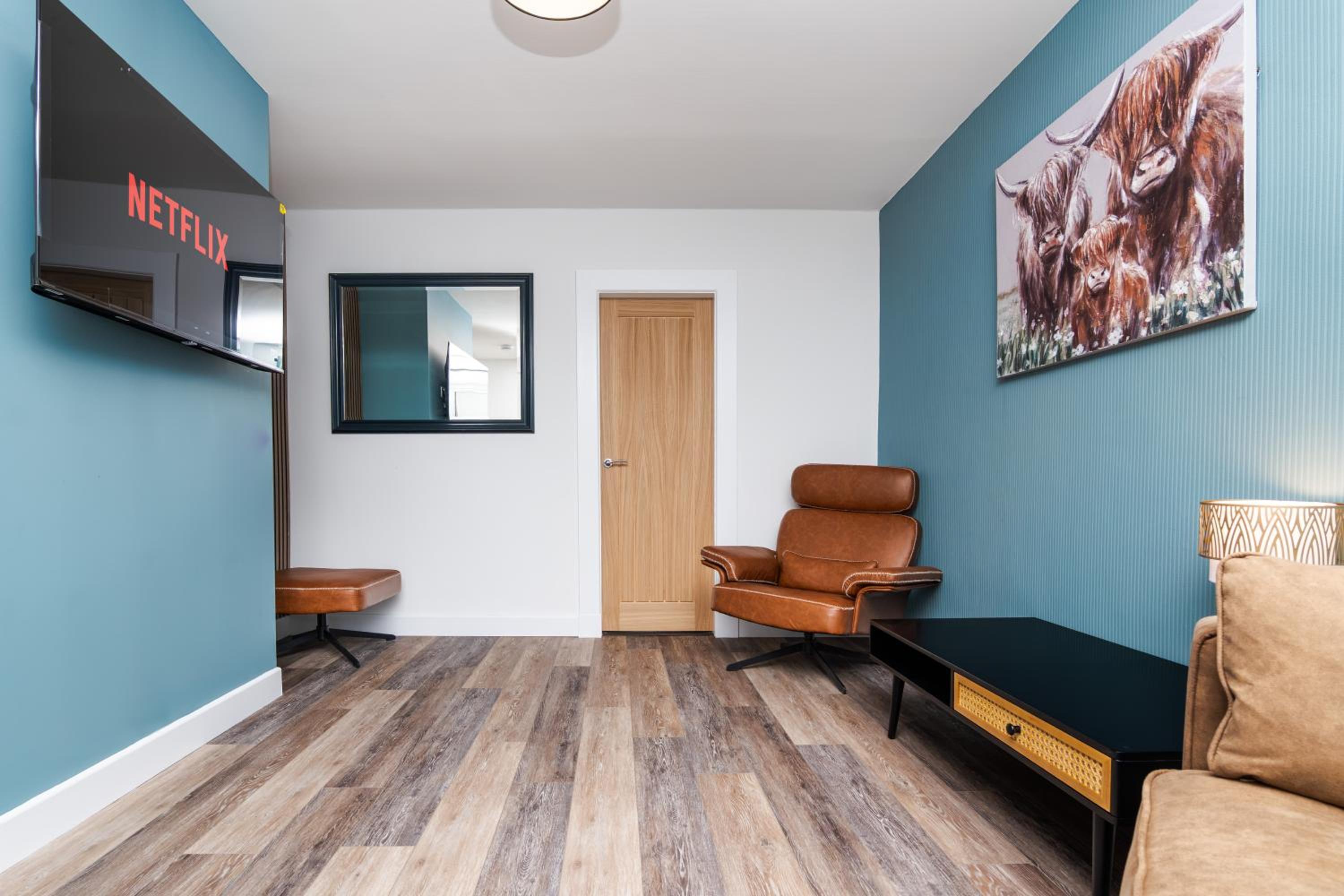 2Bed House-Free Parking- by Holiday Homes