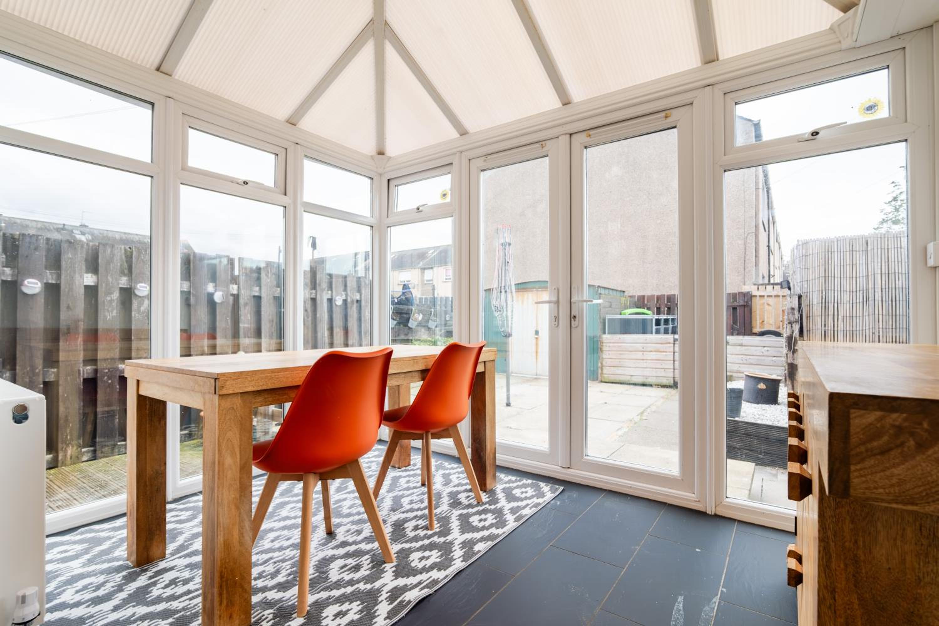 2Bed House-Free Parking- by Holiday Homes