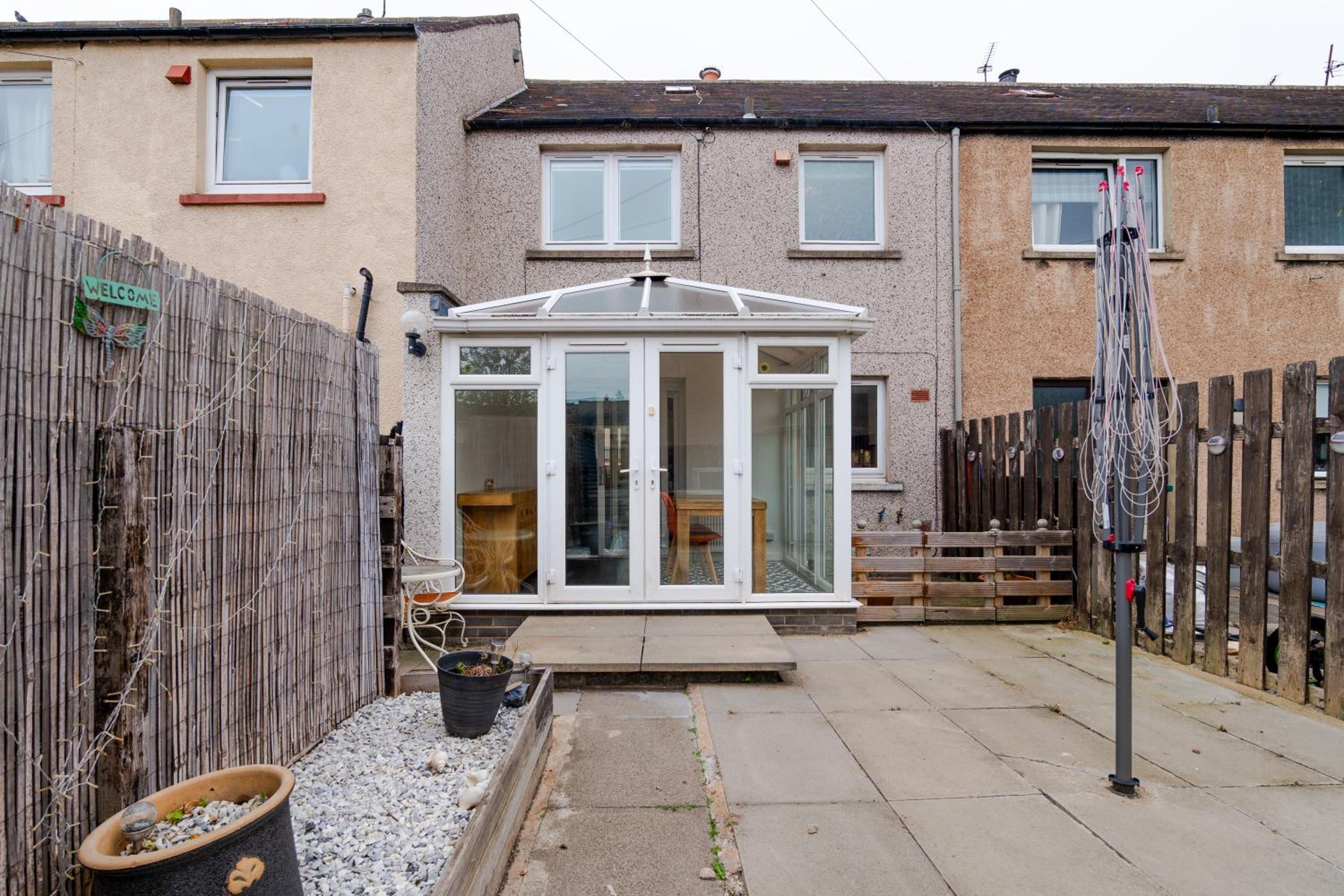 2Bed House-Free Parking- by Holiday Homes