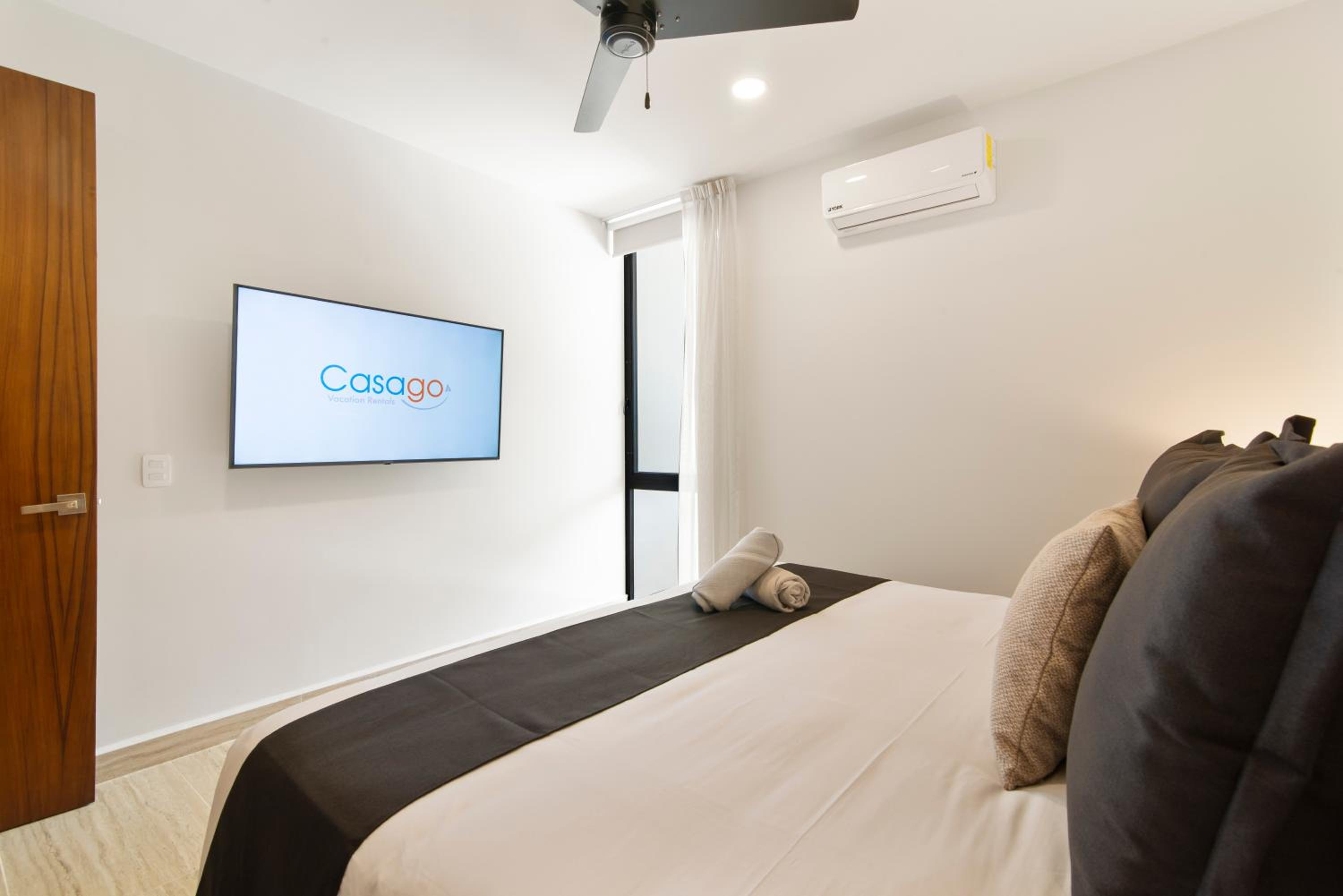 Tropical 2 Bedroom | Private Balcony & Rooftop | Casago