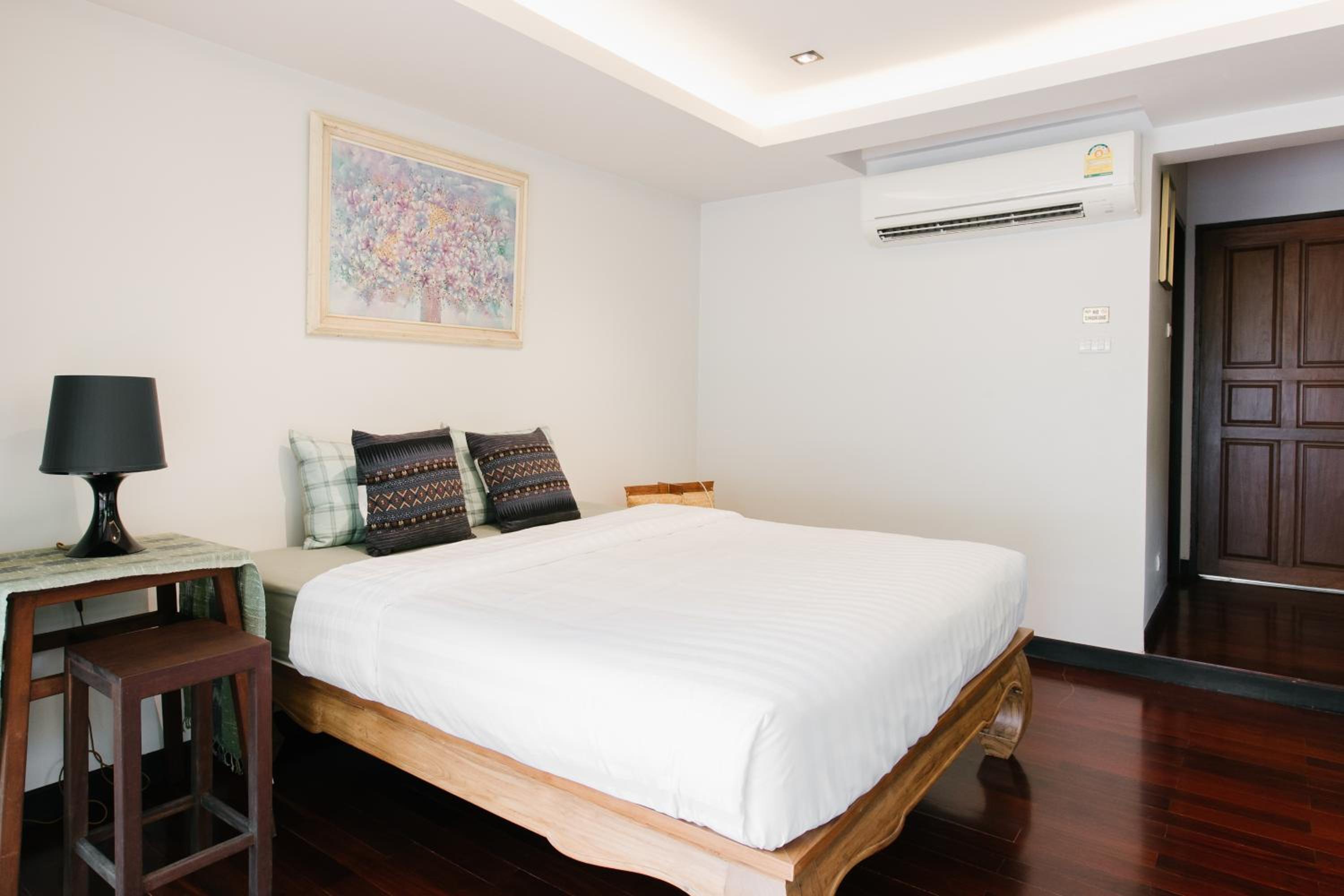 Whisper Oasis - Private Jacuzzi Pool Villa - 3BR, Sleeps 10 w Daily Housekeeping