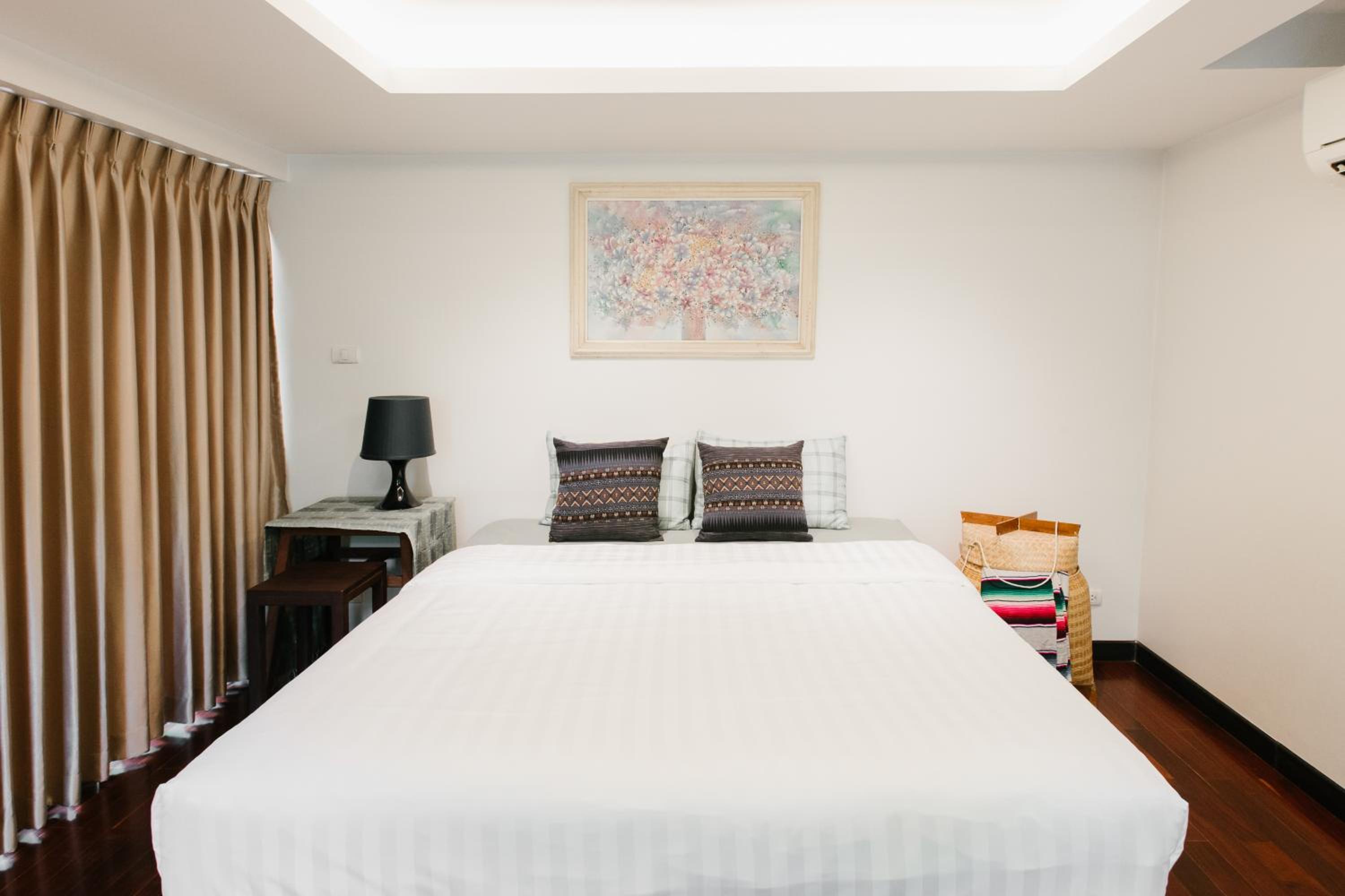 Whisper Oasis - Private Jacuzzi Pool Villa - 3BR, Sleeps 10 w Daily Housekeeping