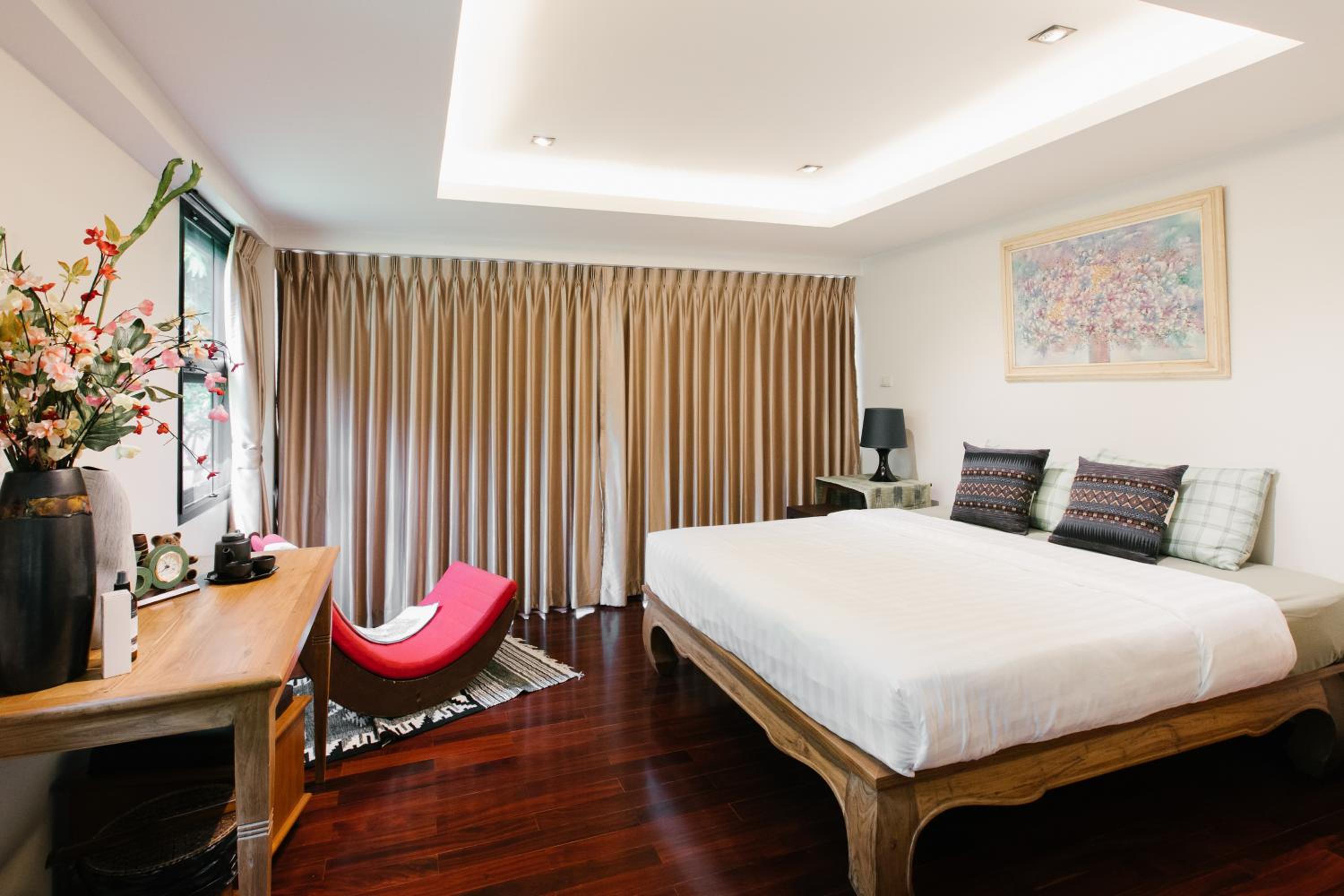 Whisper Oasis - Private Jacuzzi Pool Villa - 3BR, Sleeps 10 w Daily Housekeeping