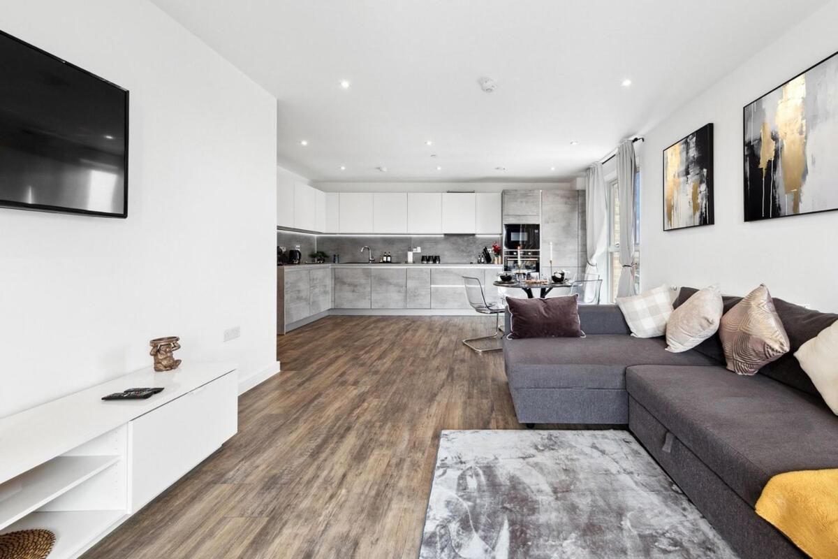 Fantastic 2 bed Flat with view IG11