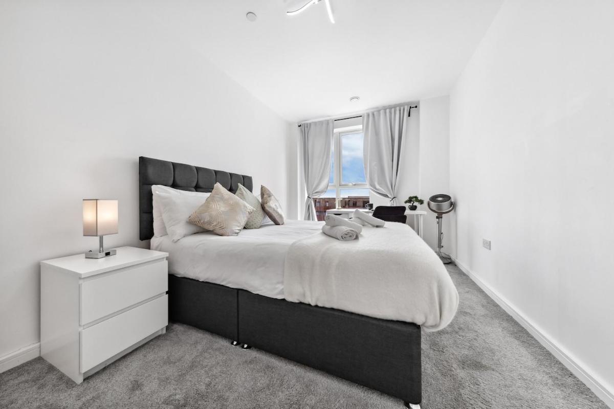 Fantastic 2 bed Flat with view IG11