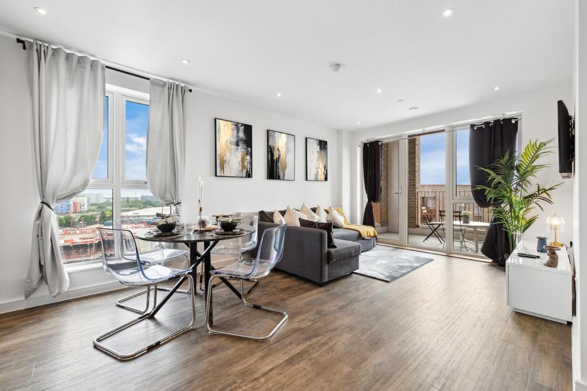 Fantastic 2 bed Flat with view IG11