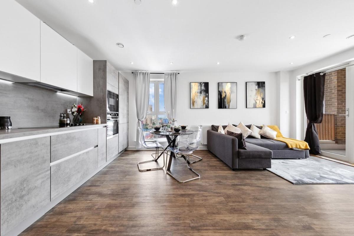 Fantastic 2 bed Flat with view IG11