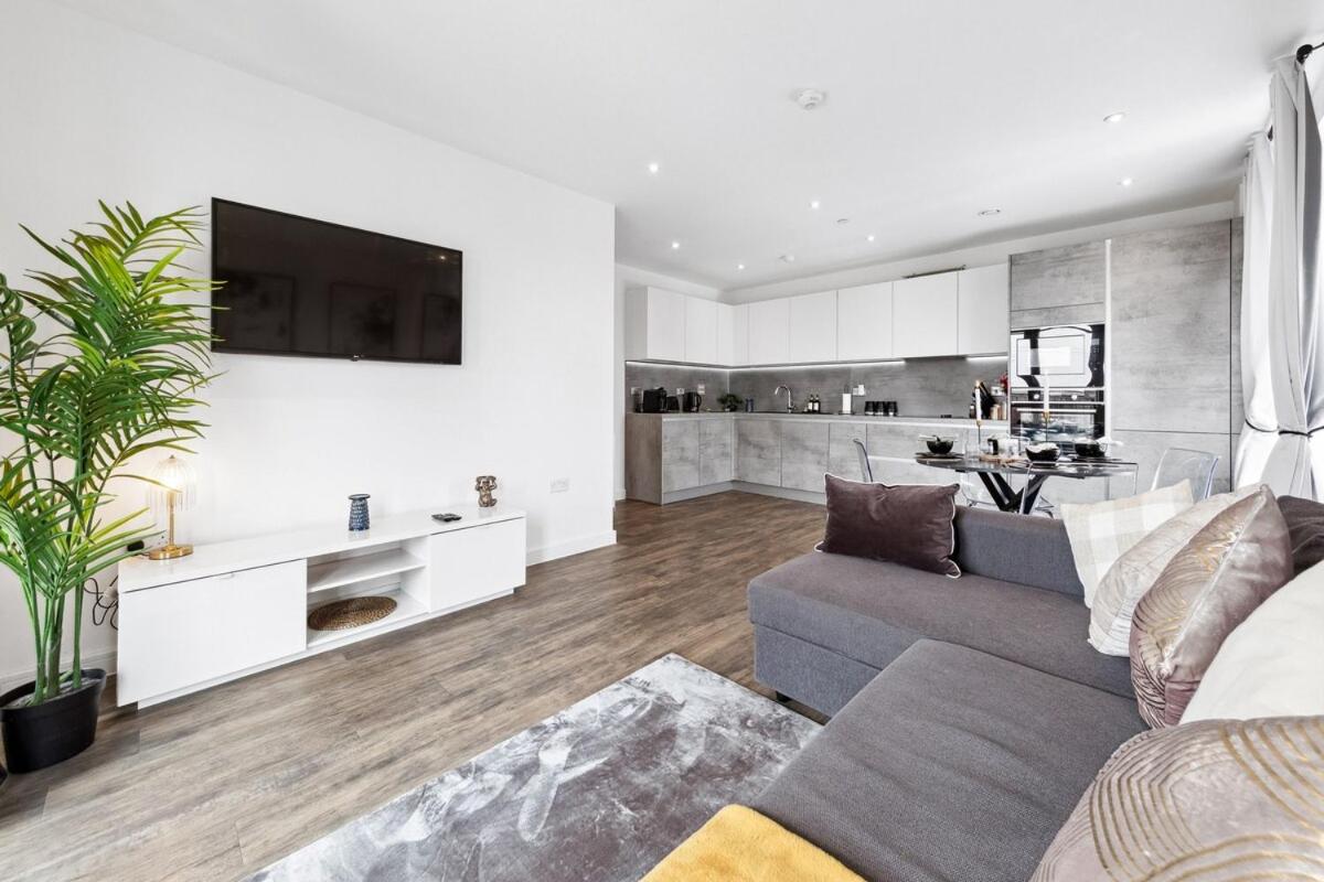 Fantastic 2 bed Flat with view IG11