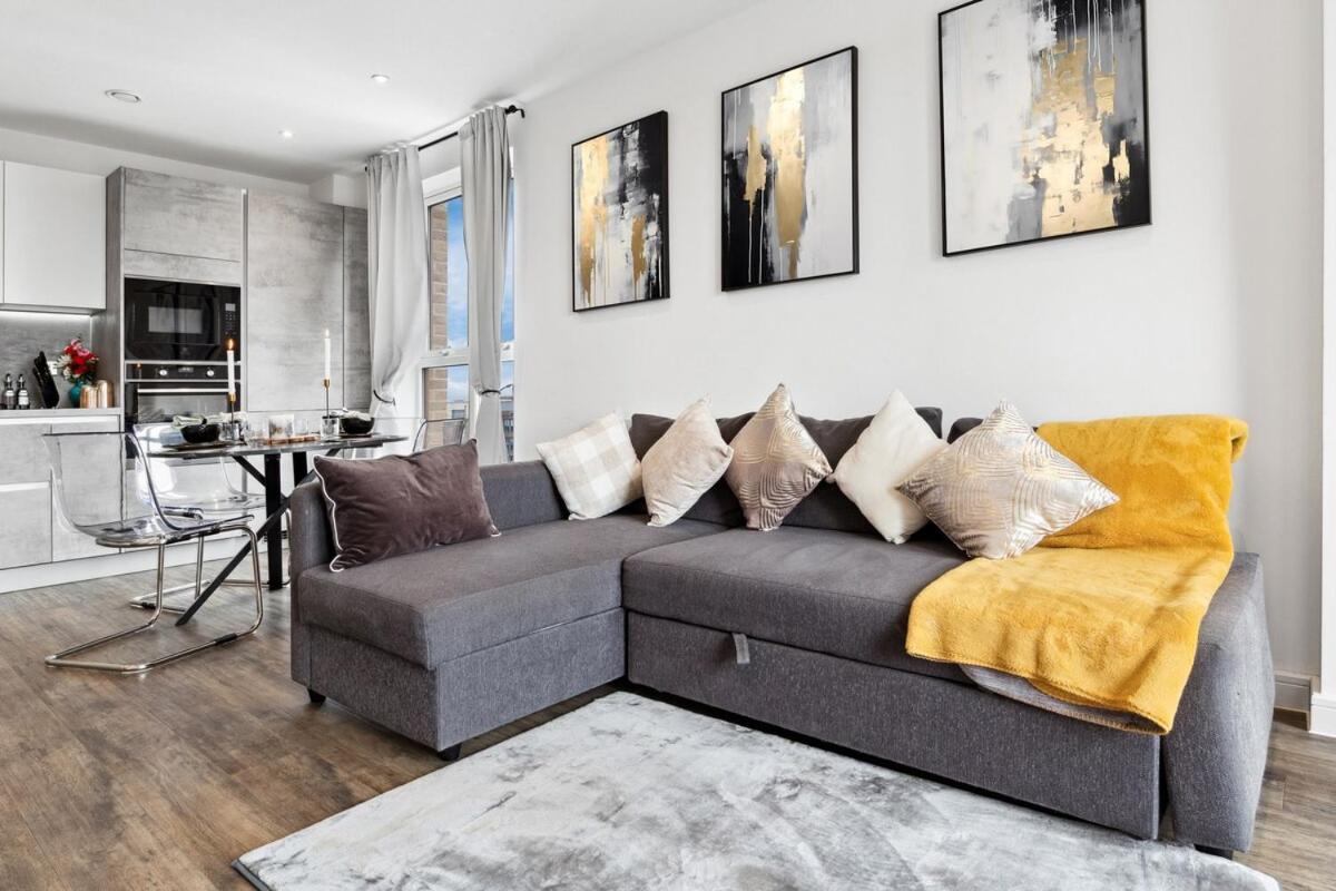 Fantastic 2 bed Flat with view IG11