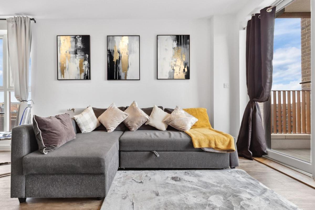 Fantastic 2 bed Flat with view IG11