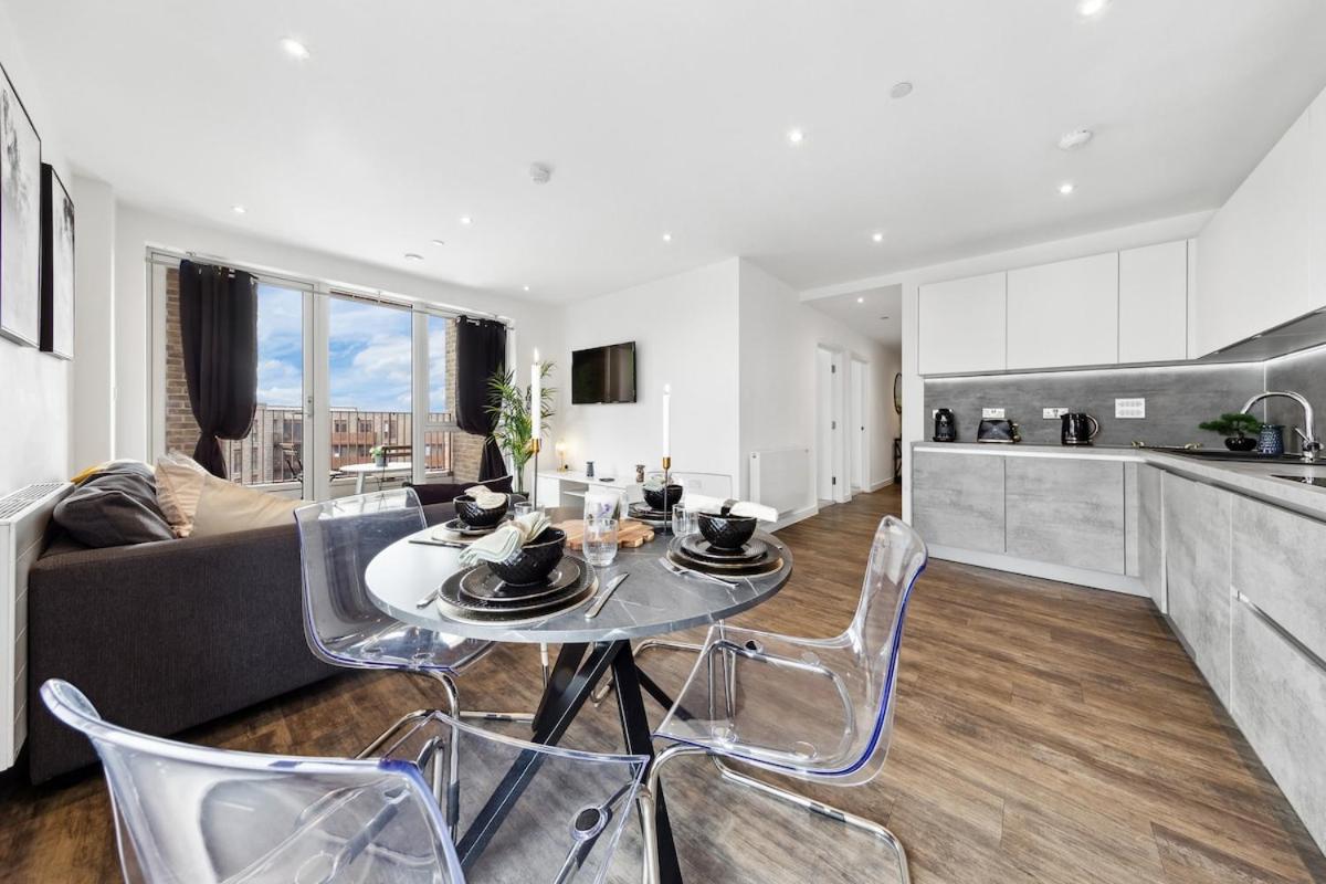 Fantastic 2 bed Flat with view IG11