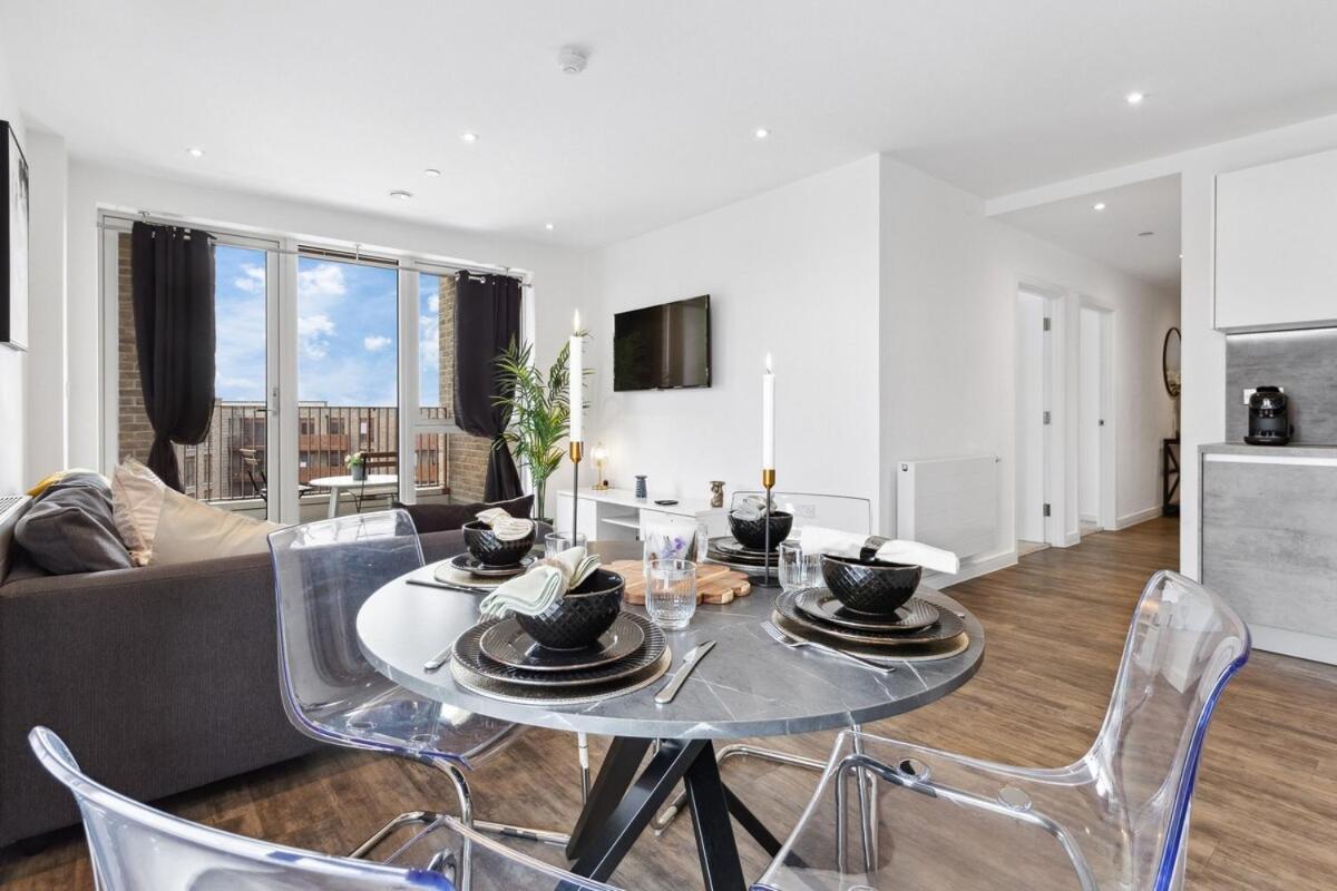 Fantastic 2 bed Flat with view IG11