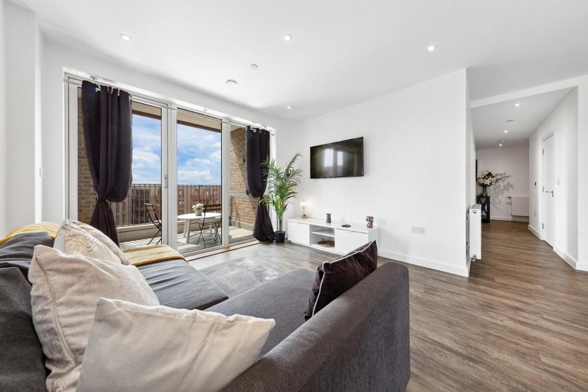 Fantastic 2 bed Flat with view IG11