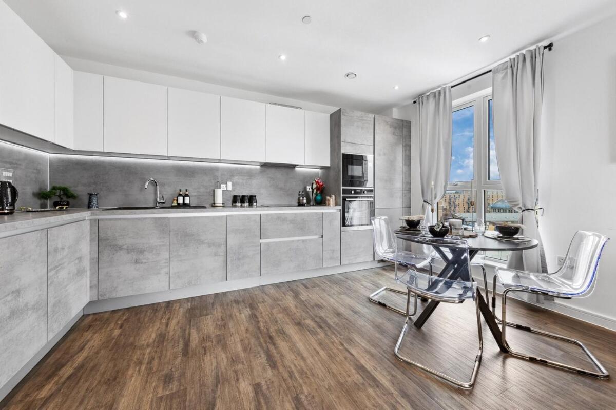 Fantastic 2 bed Flat with view IG11