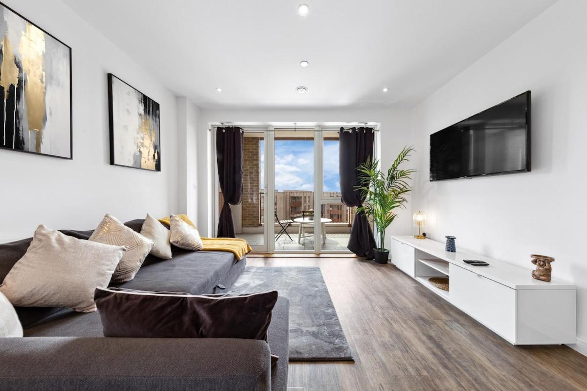 Fantastic 2 bed Flat with view IG11