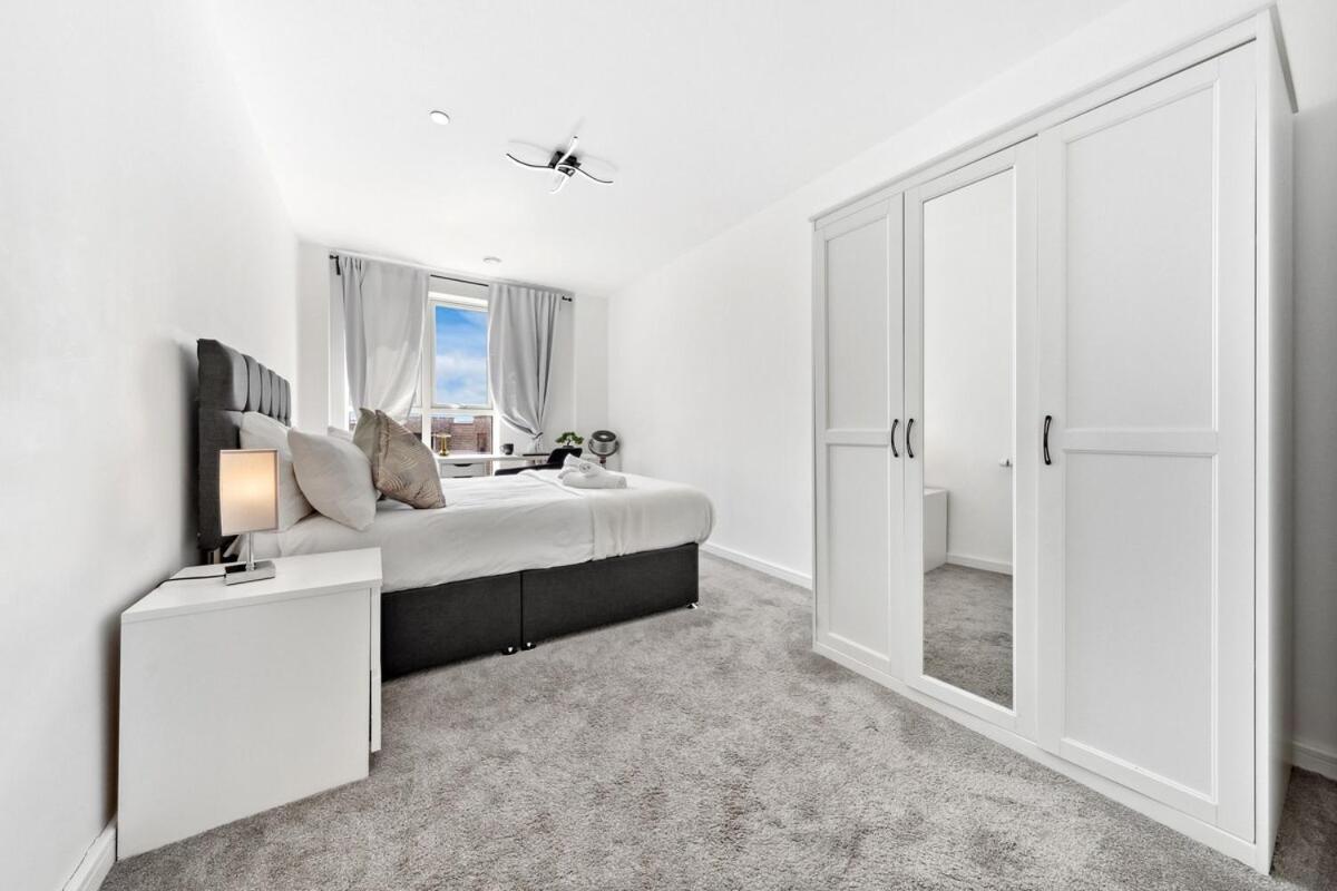 Fantastic 2 bed Flat with view IG11