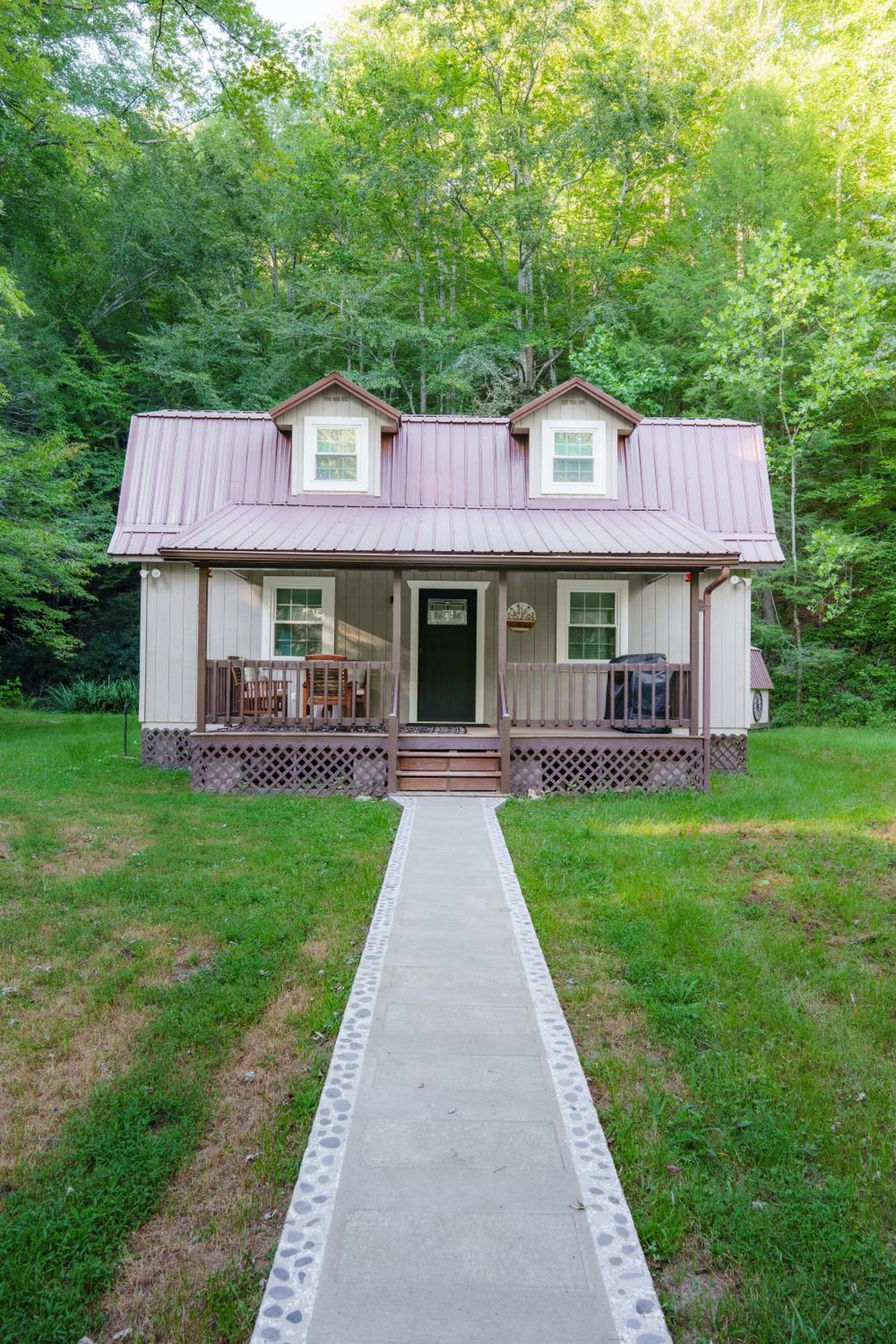 Riverstone Cabin and Retreat
