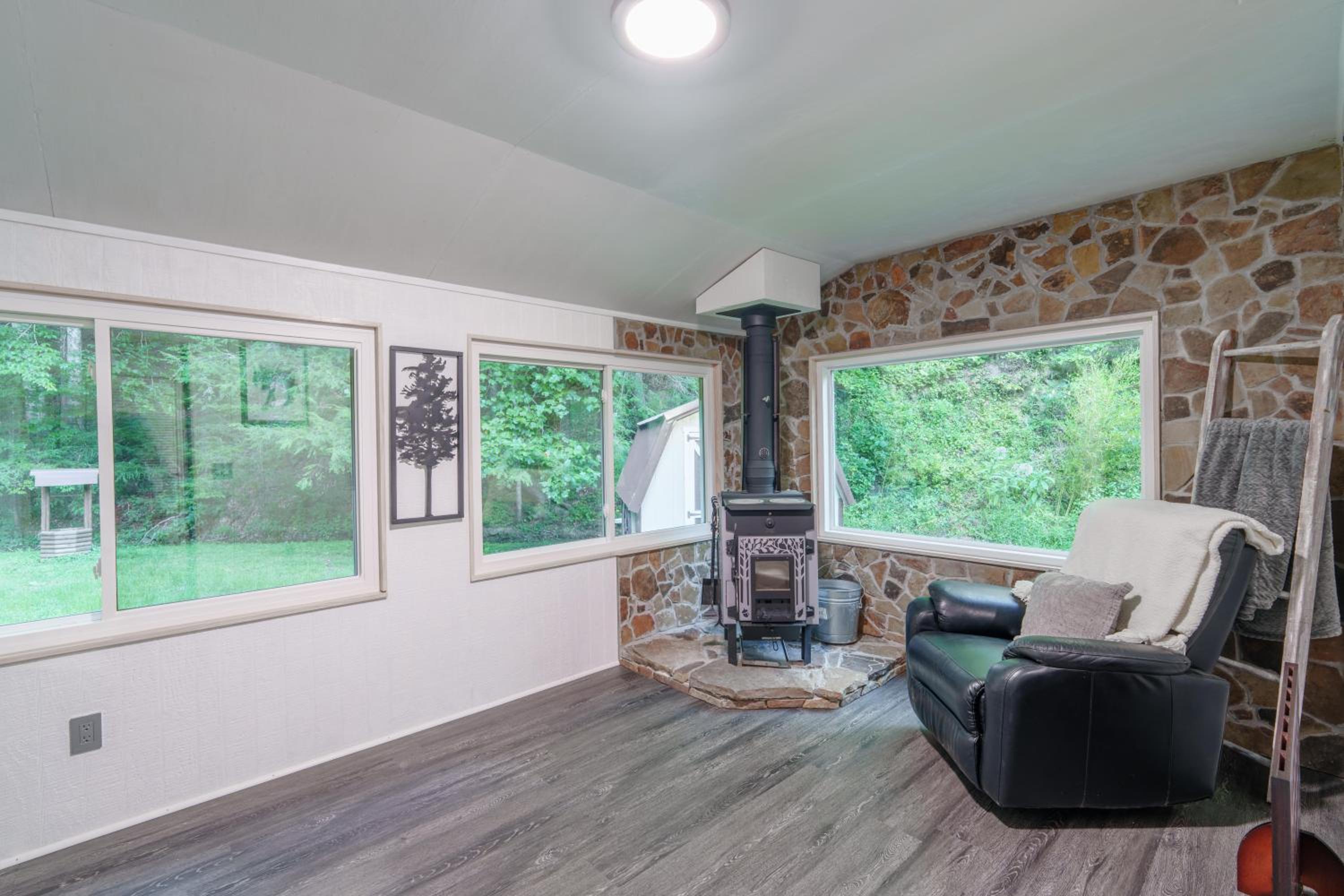 Riverstone Cabin and Retreat