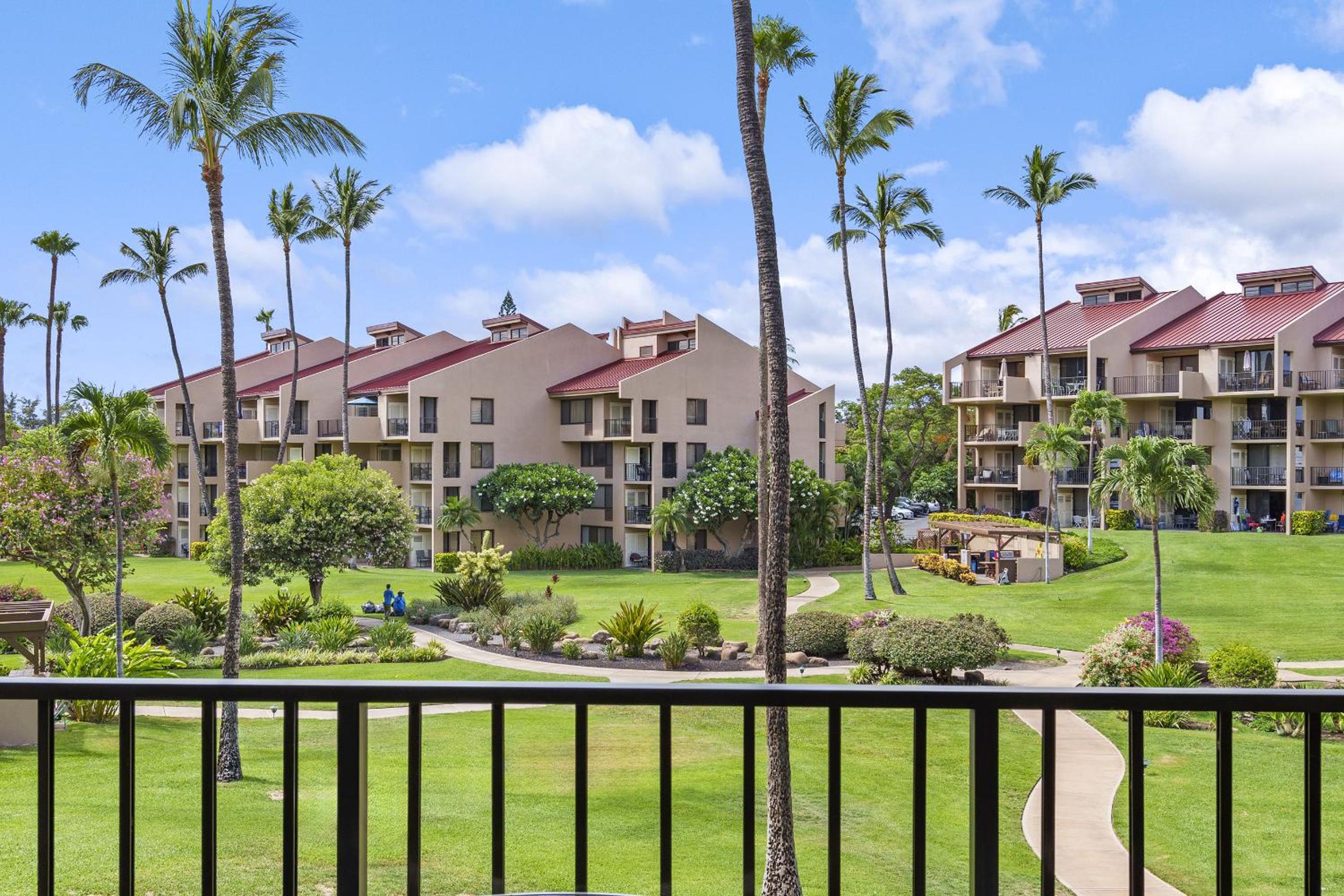 Kamaole Sands 7-206 - Renovated, Courtyard Views, Steps to the Beach, AC