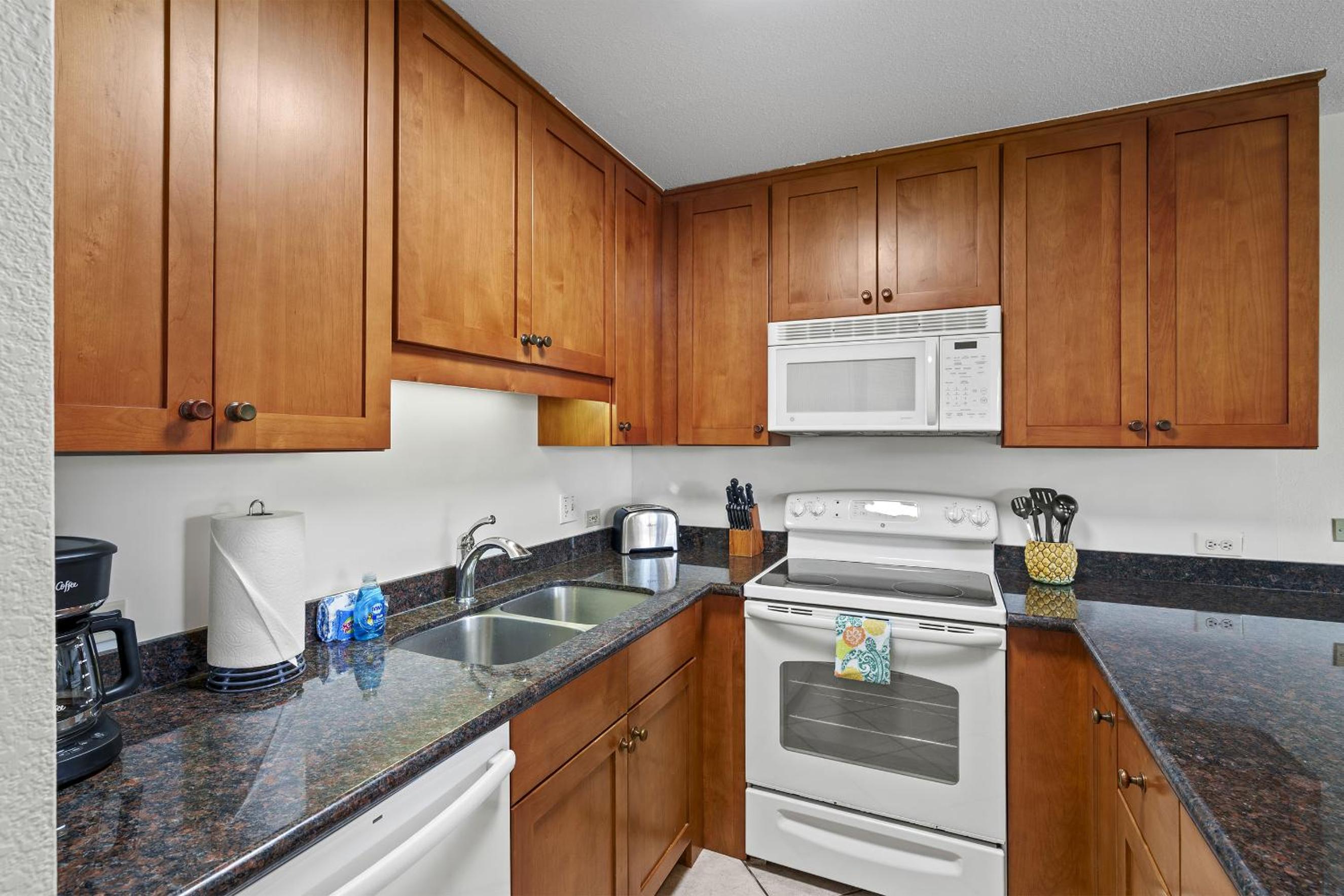 Kamaole Sands 7-206 - Renovated, Courtyard Views, Steps to the Beach, AC