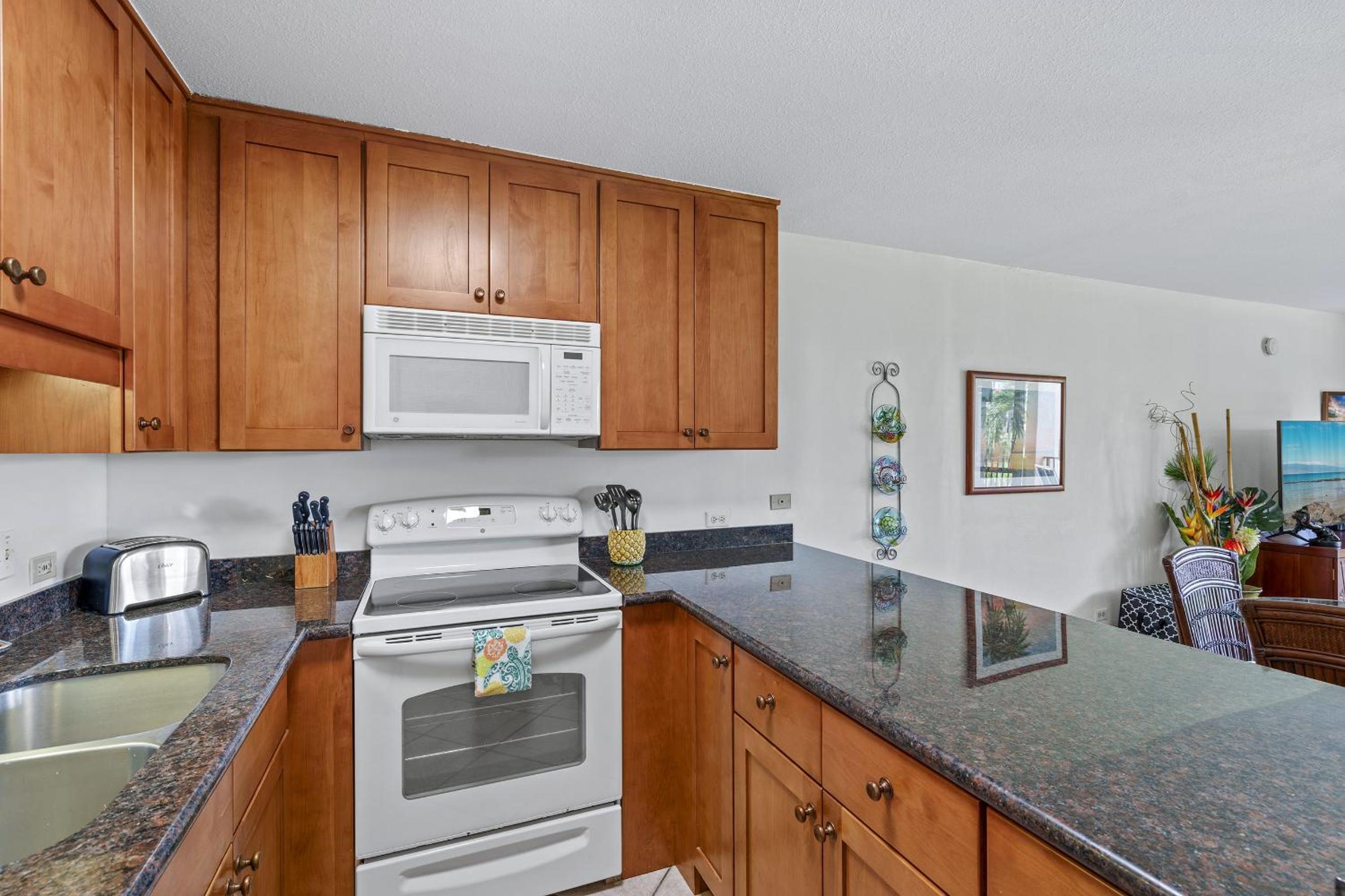 Kamaole Sands 7-206 - Renovated, Courtyard Views, Steps to the Beach, AC