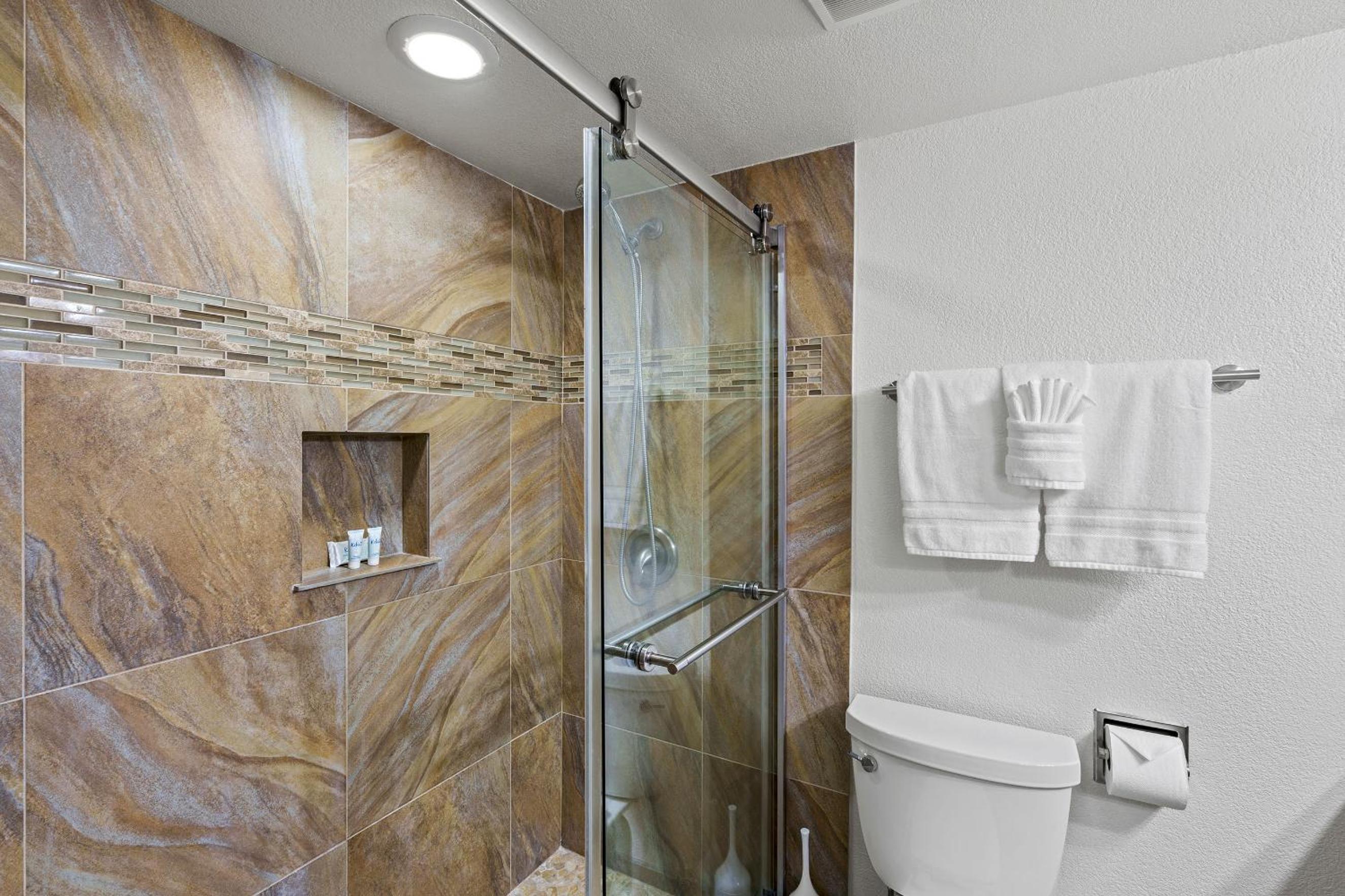 Kamaole Sands 7-206 - Renovated, Courtyard Views, Steps to the Beach, AC