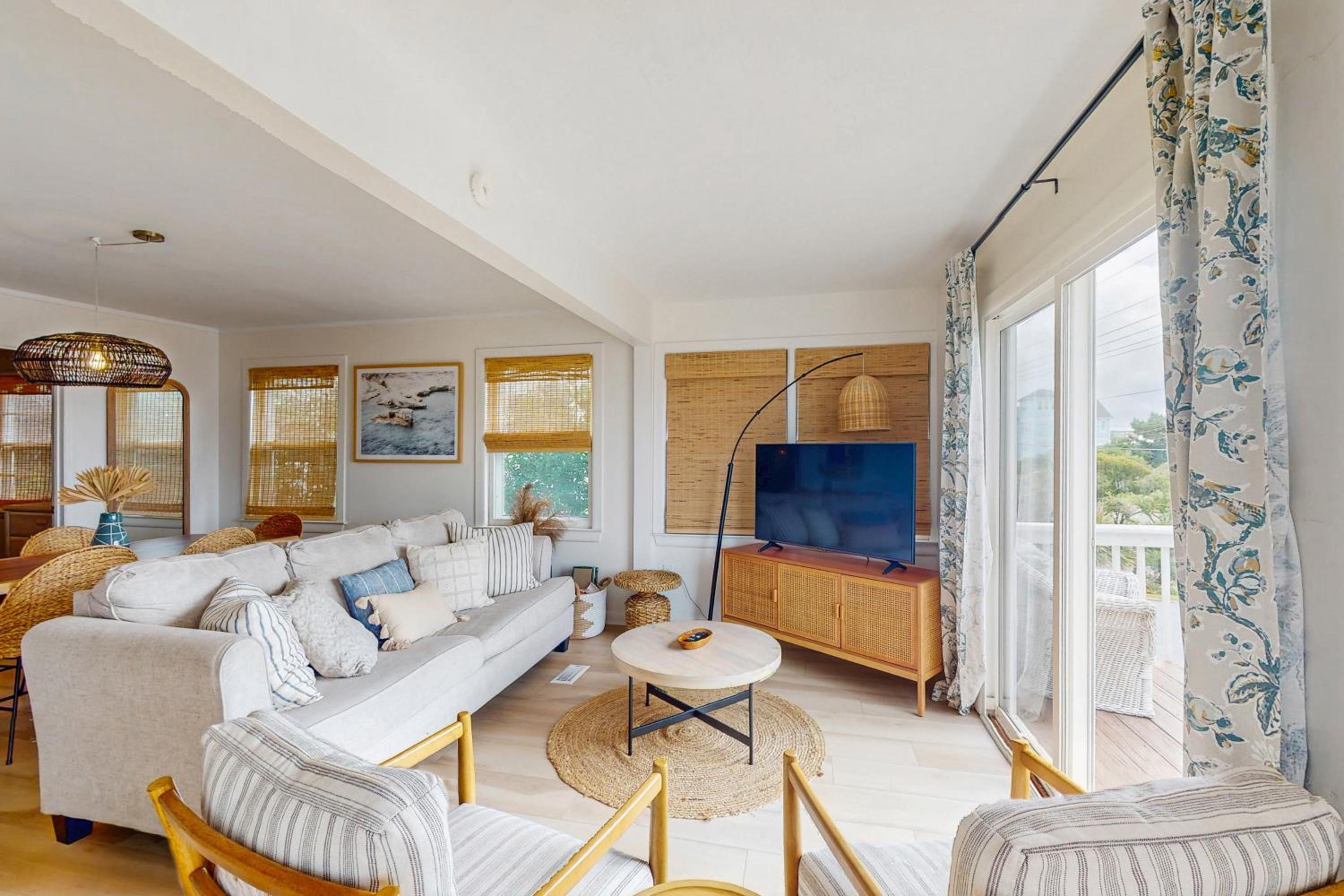 Steps to Sea and Sand! Top-Floor Surf City Retreat