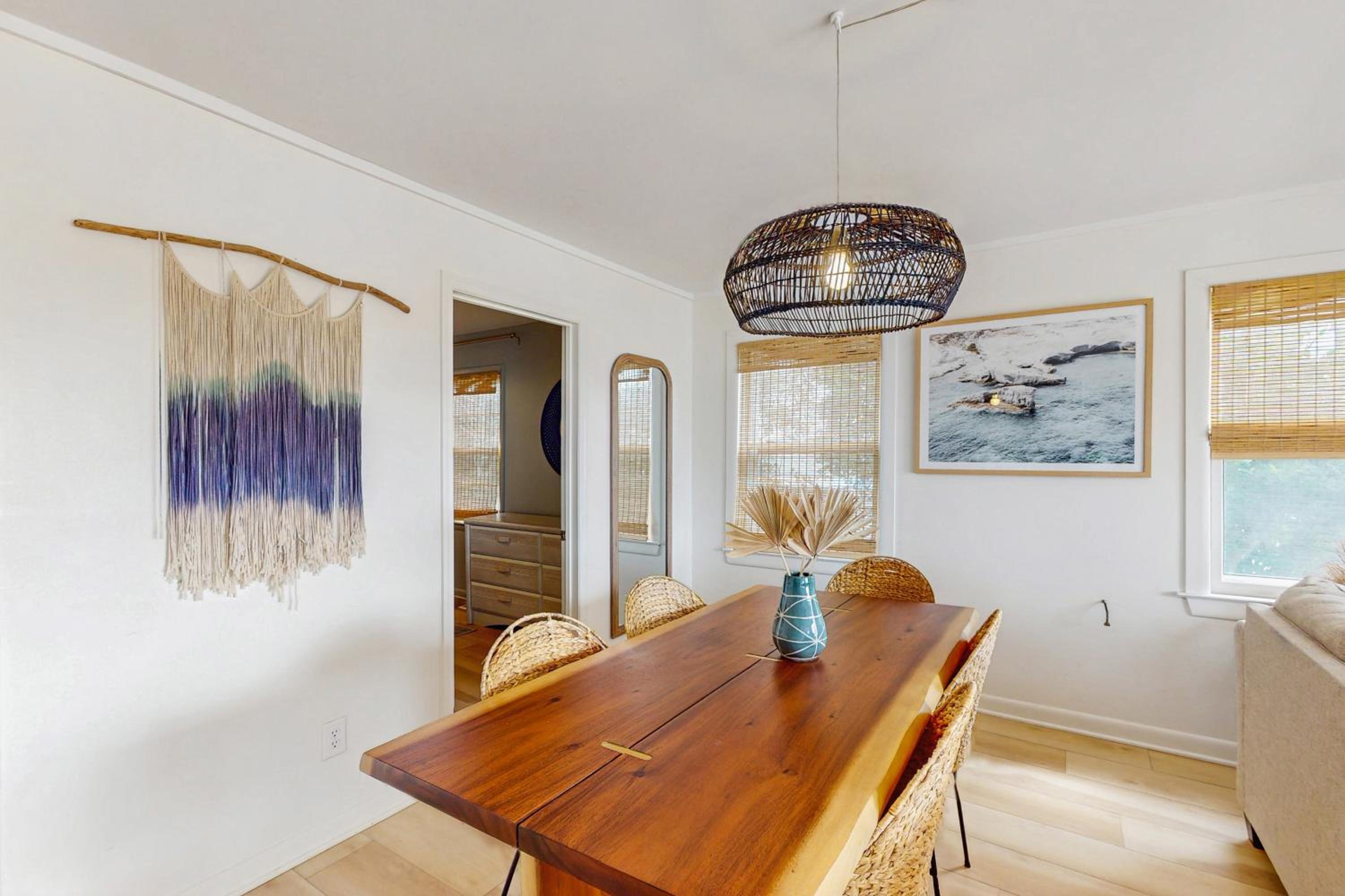 Steps to Sea and Sand! Top-Floor Surf City Retreat