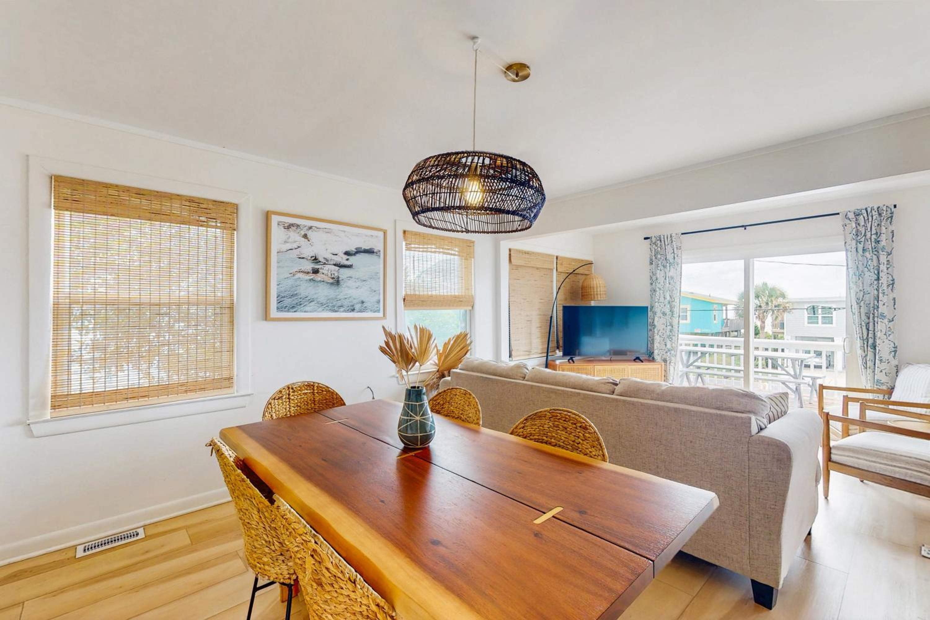 Steps to Sea and Sand! Top-Floor Surf City Retreat