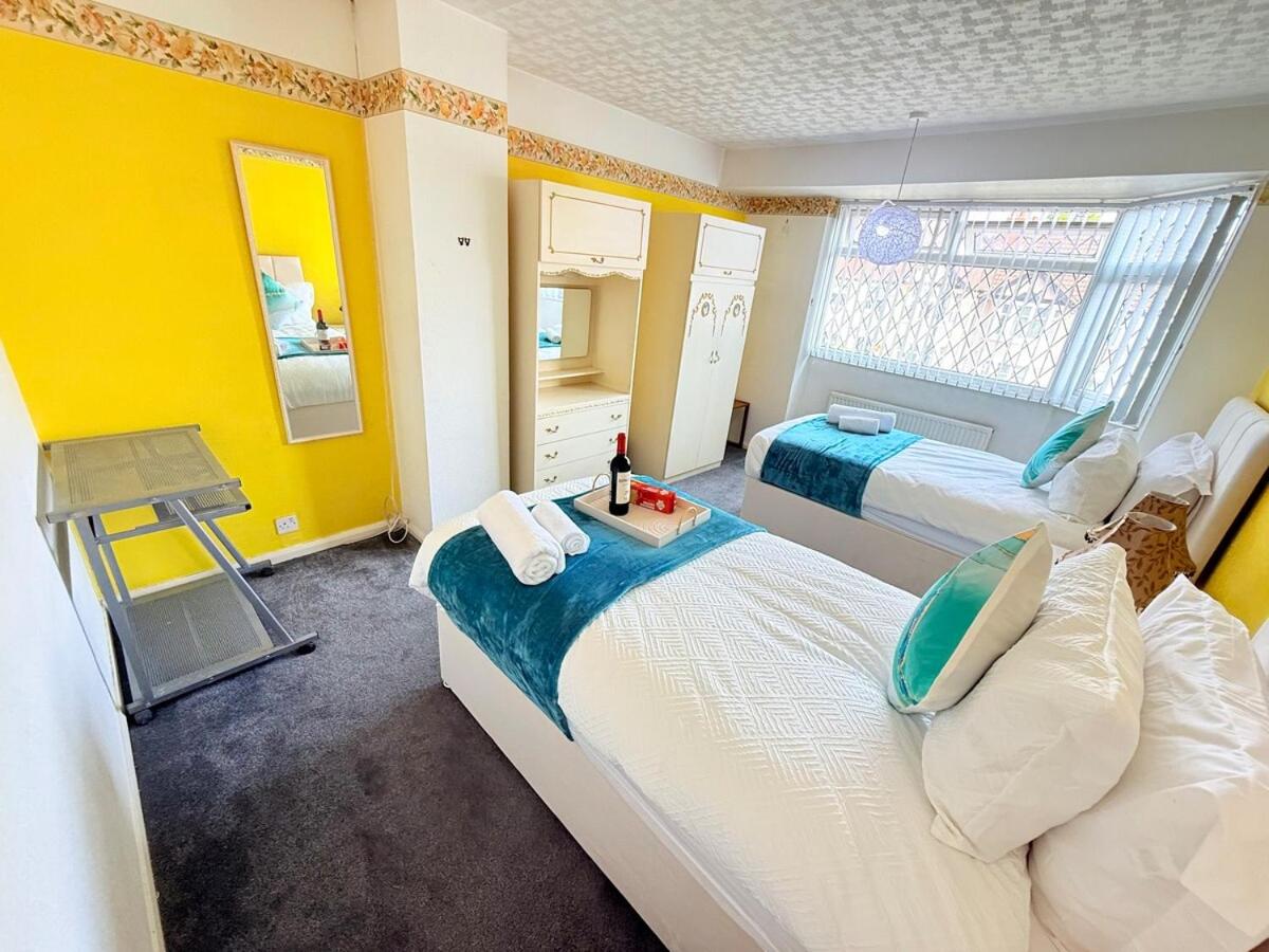 Homey 4 bedroom house for families or large groups