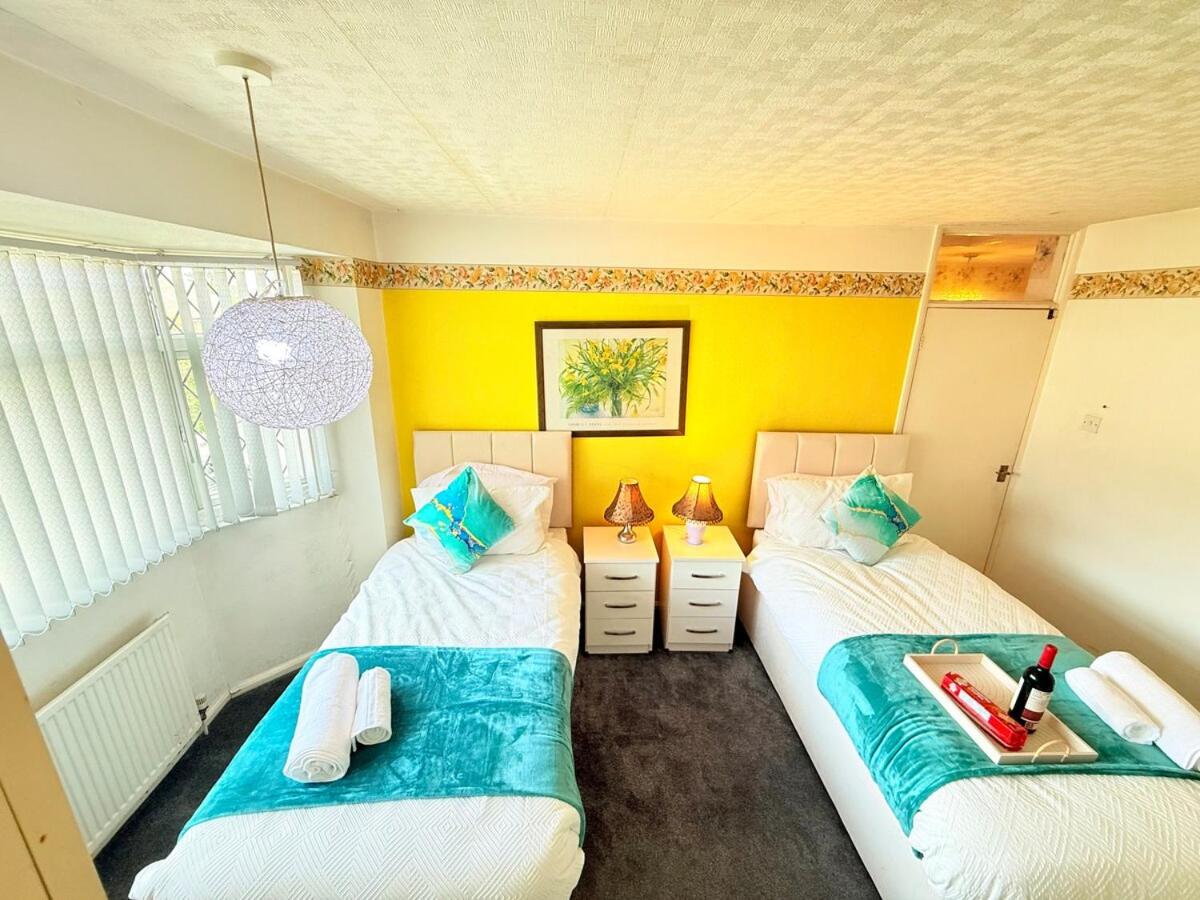 Homey 4 bedroom house for families or large groups