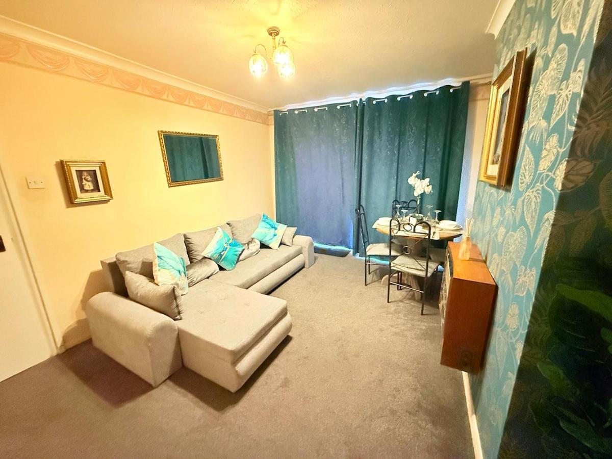Homey 4 bedroom house for families or large groups