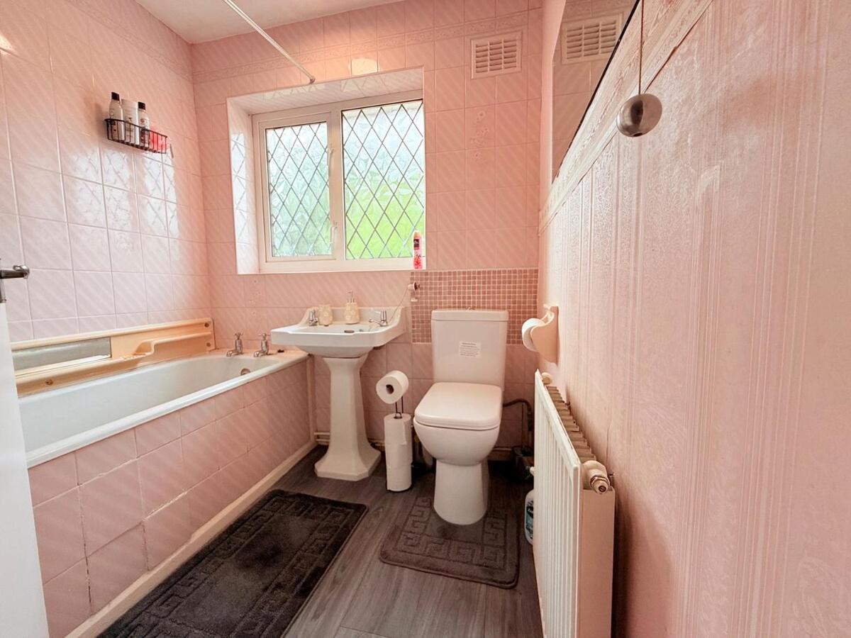 Homey 4 bedroom house for families or large groups