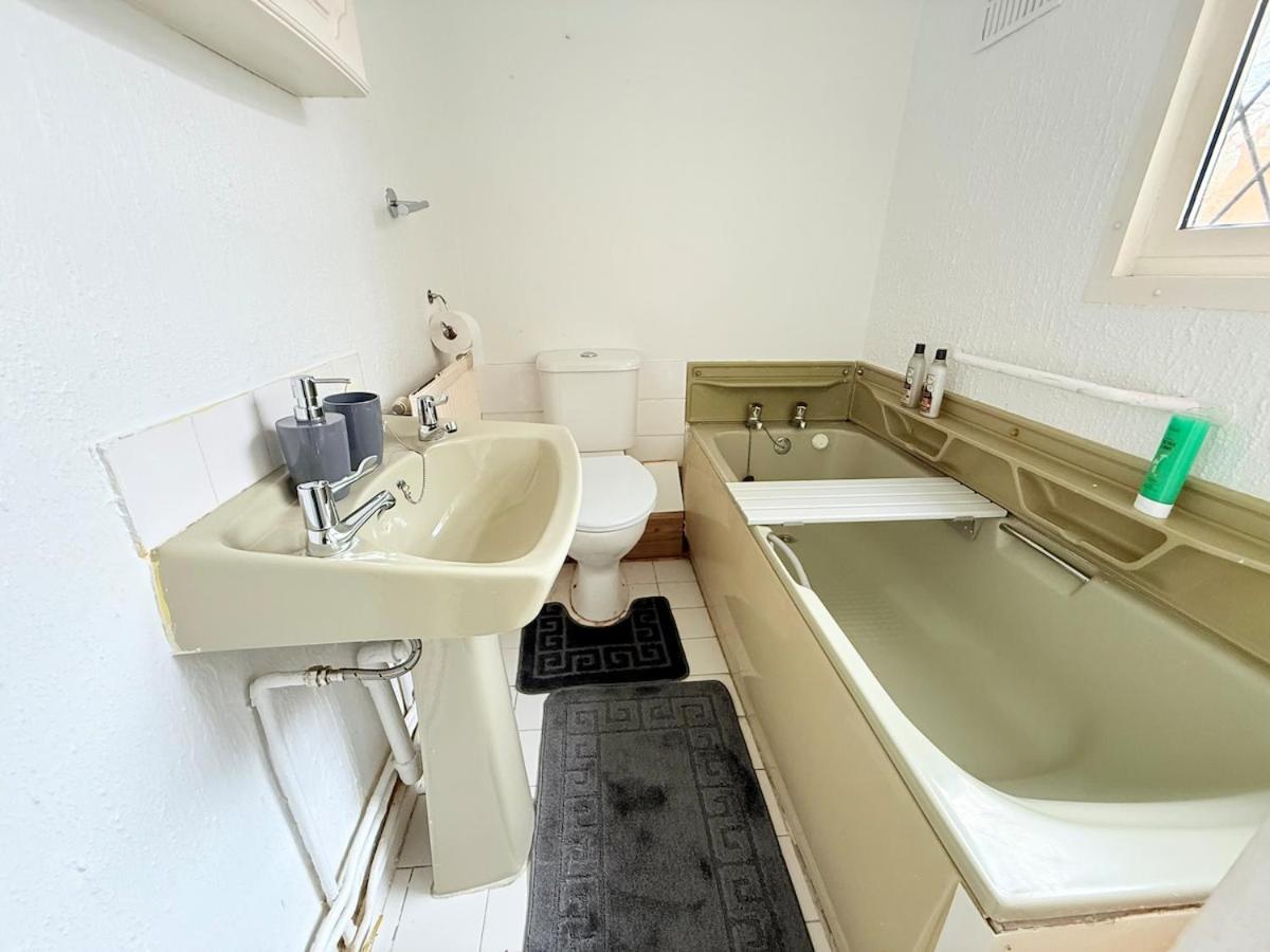 Homey 4 bedroom house for families or large groups